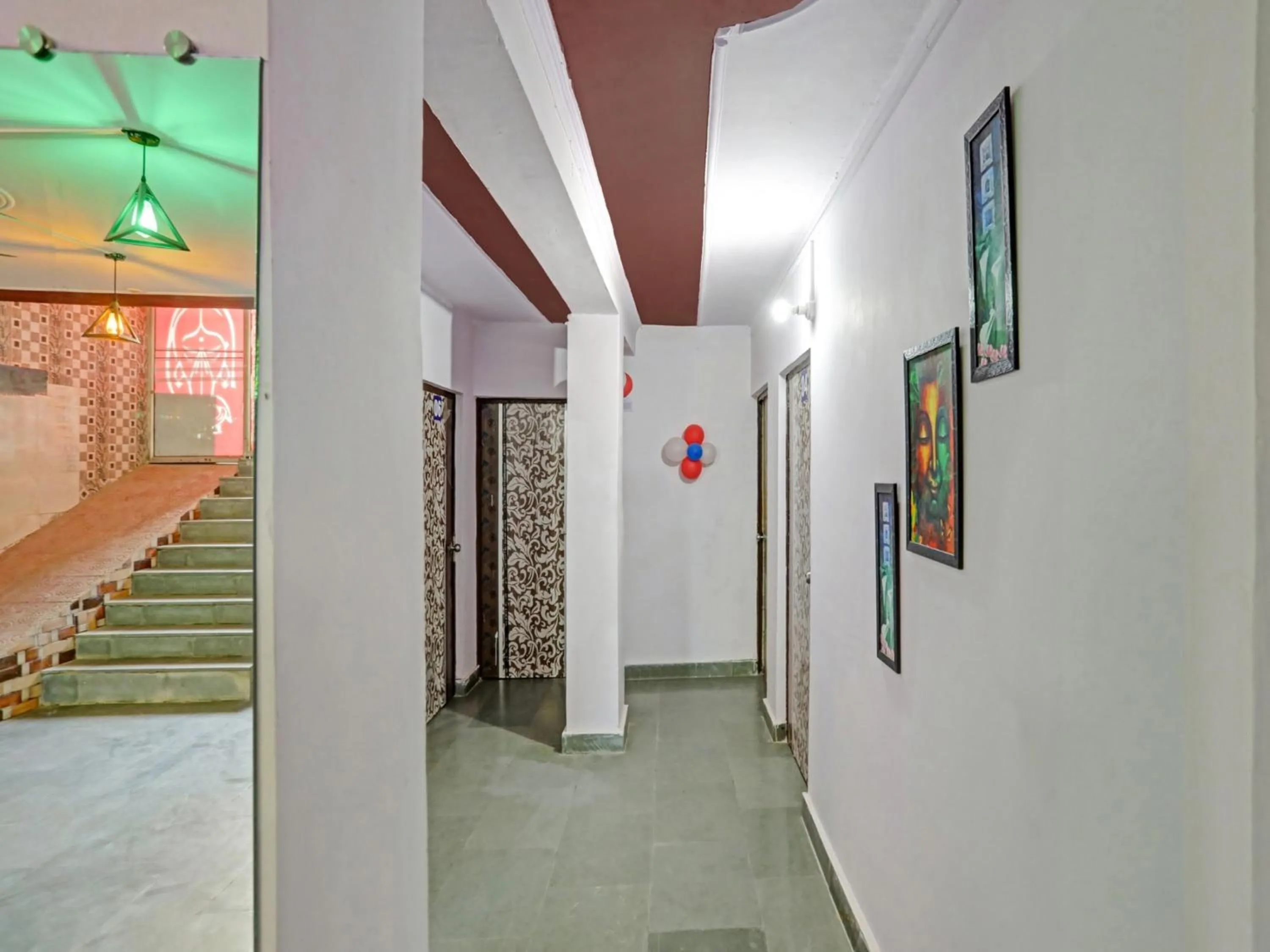 Lobby or reception in Hotel O by OYO Golden Residency