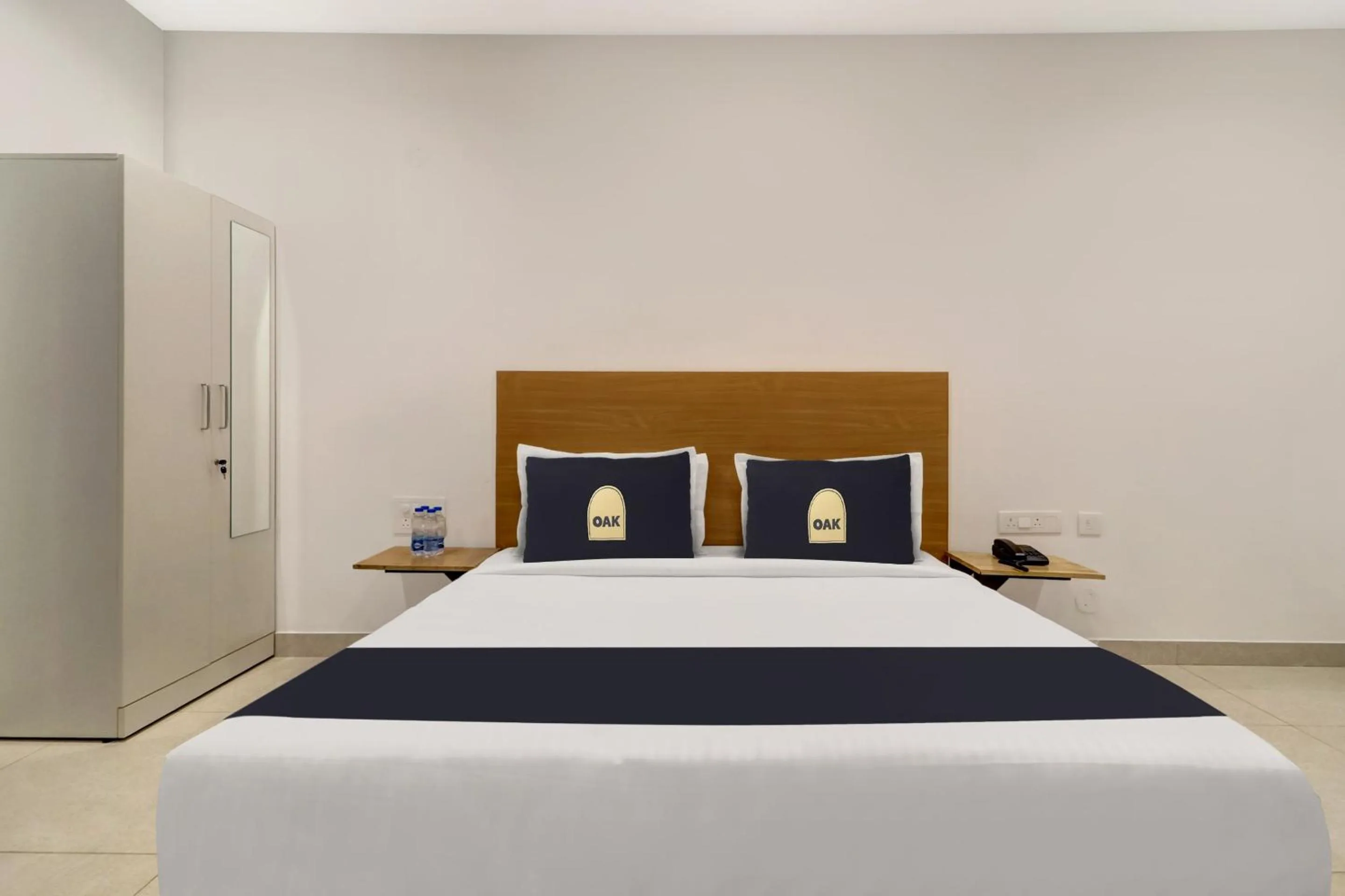 Bedroom, Bed in Townhouse OAK De Alphabet Hotel Bolarum