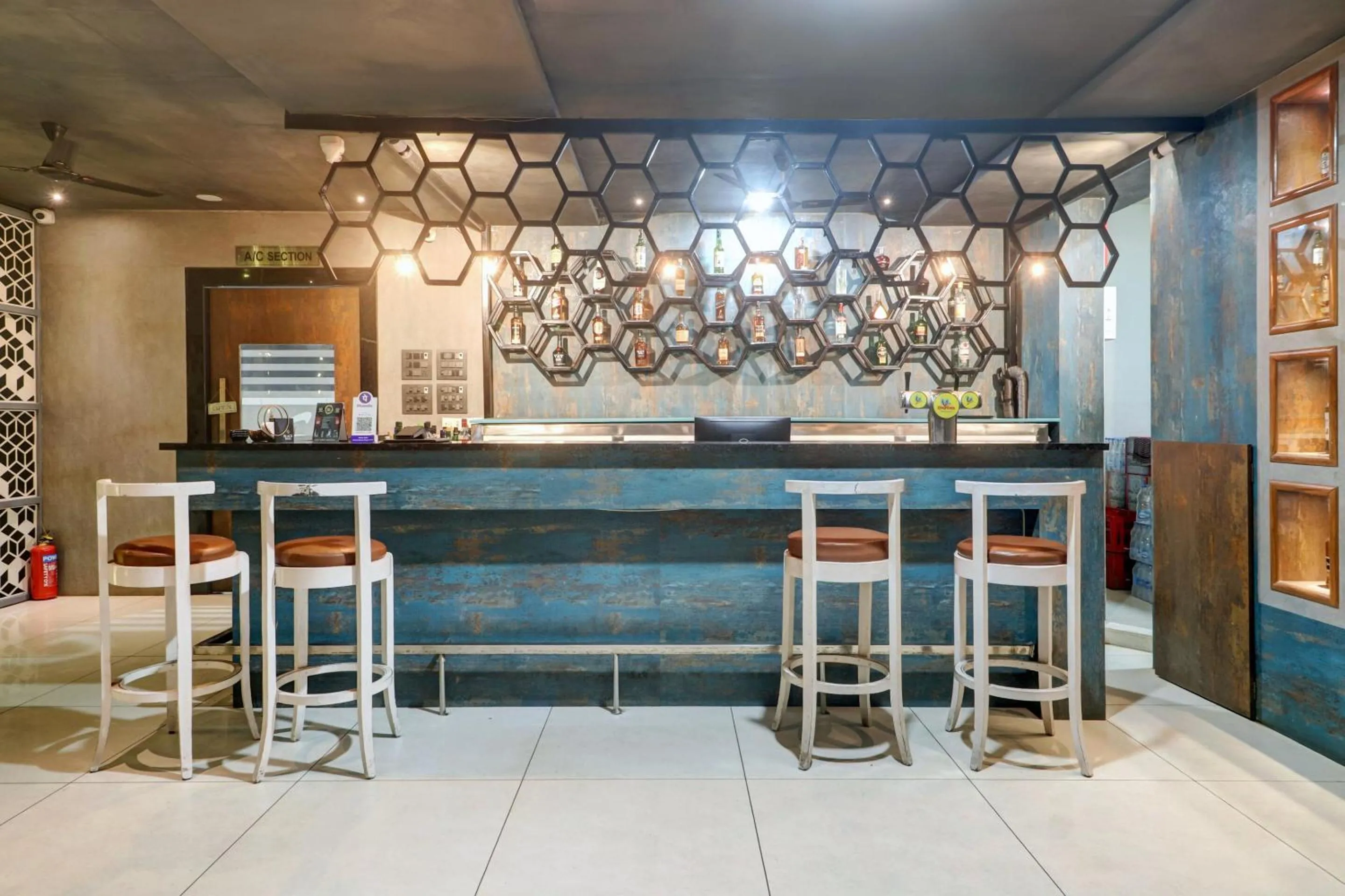 Restaurant/places to eat in Townhouse OAK De Alphabet Hotel Bolarum