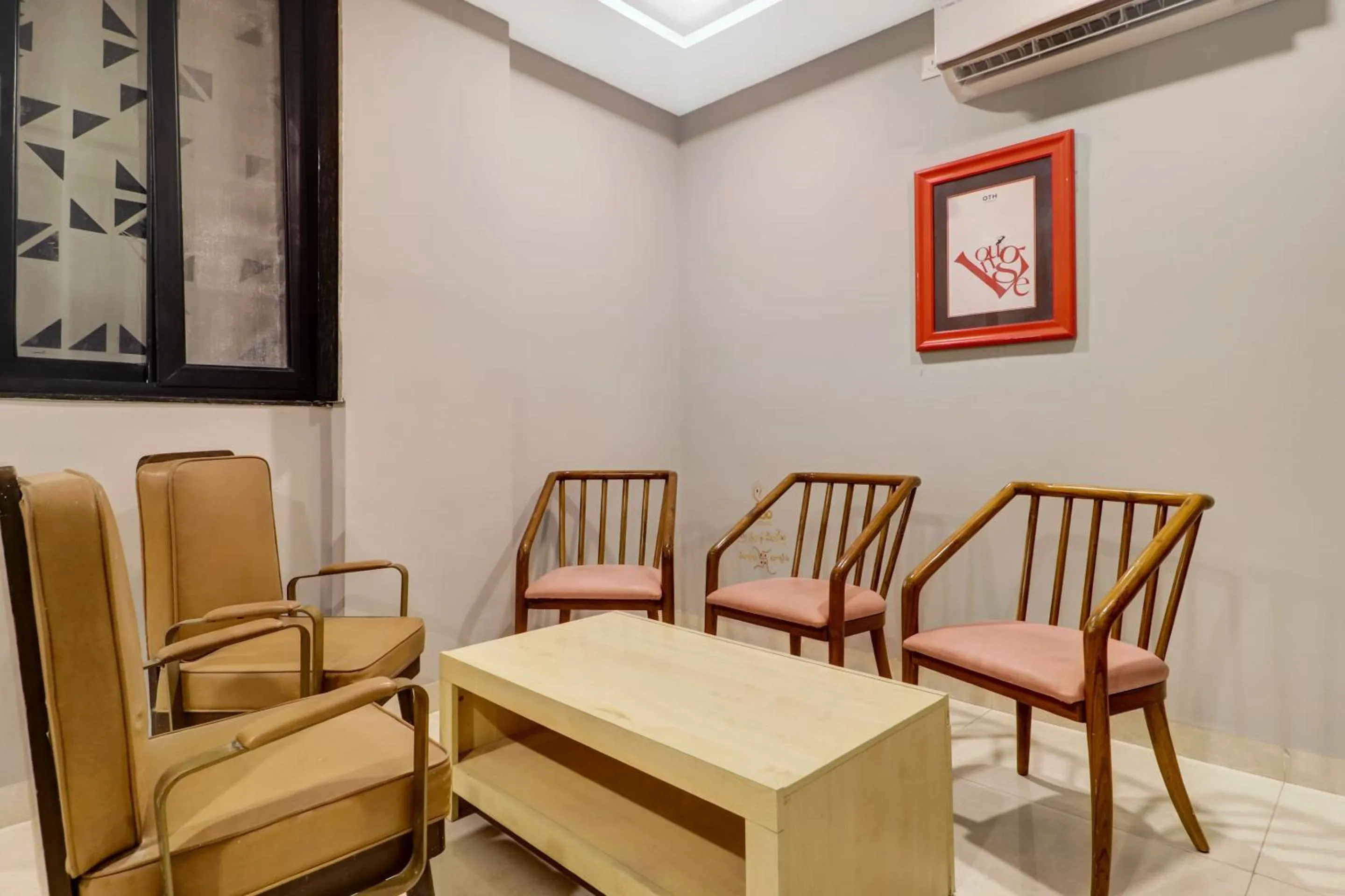 Lobby or reception in Townhouse OAK De Alphabet Hotel Bolarum