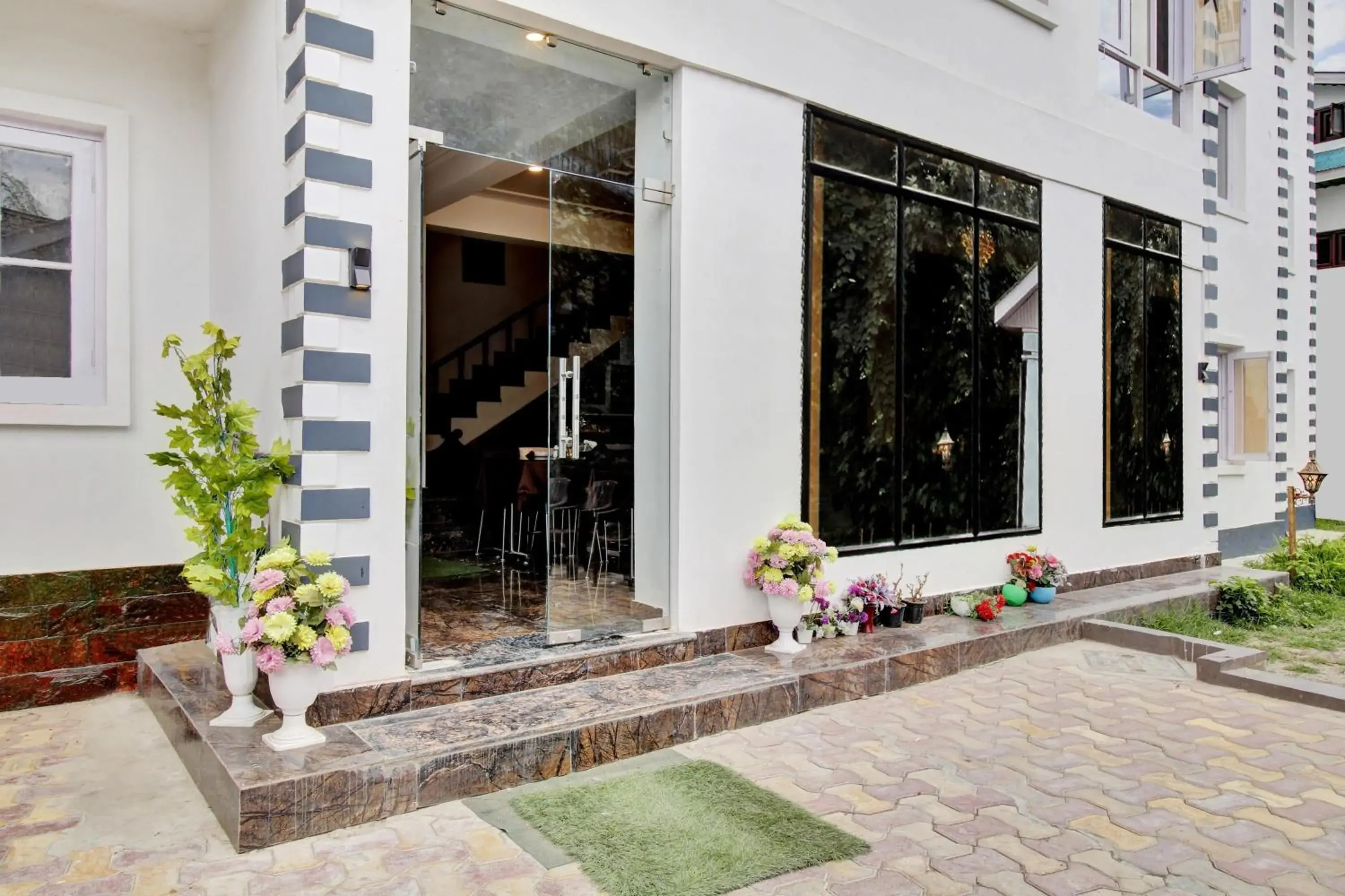 Facade/entrance in Collection O Dal Lake Facade/entrance in Collection O Dal Lake