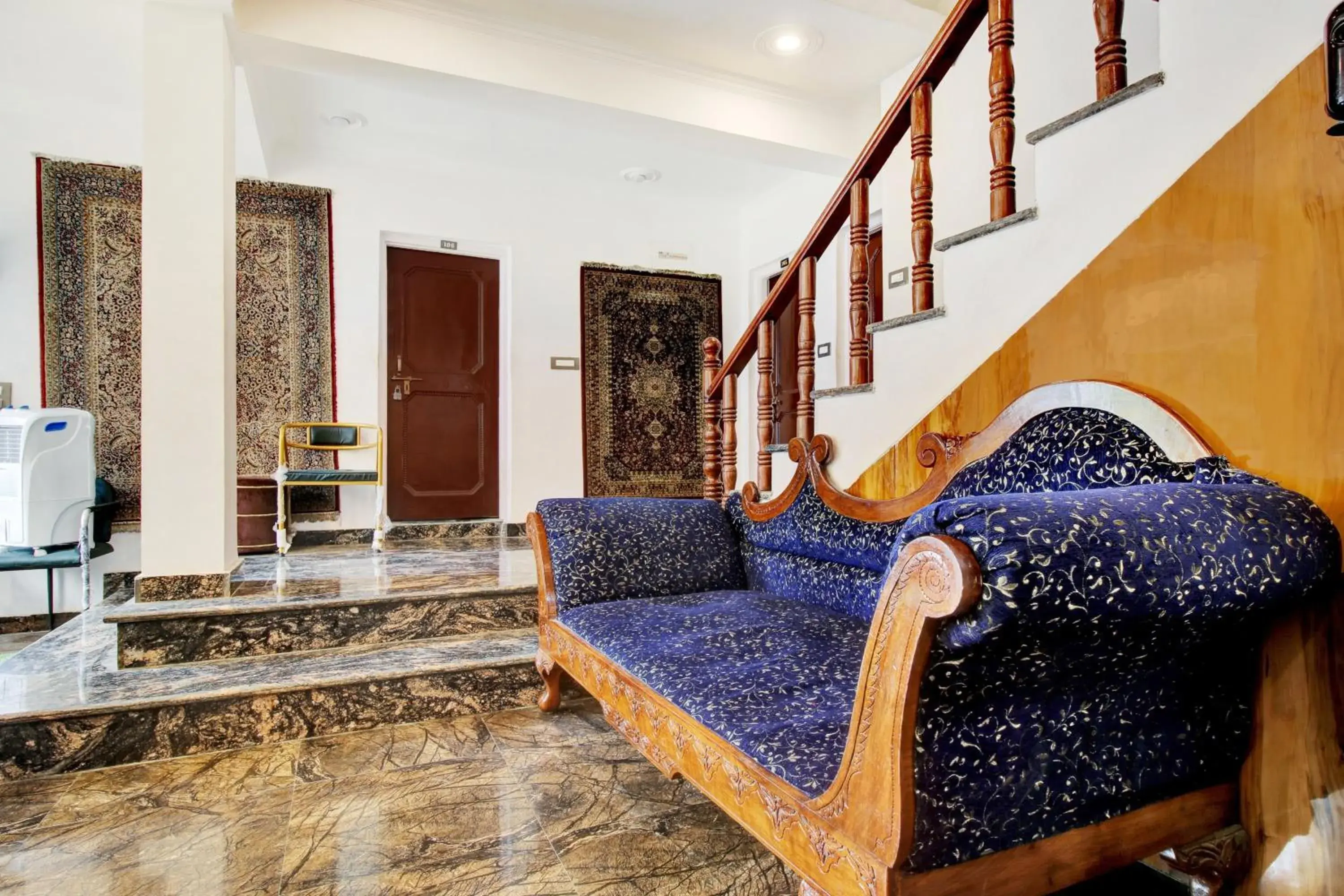 Lobby or reception in Collection O Dal Lake Lobby or reception in Collection O Dal Lake