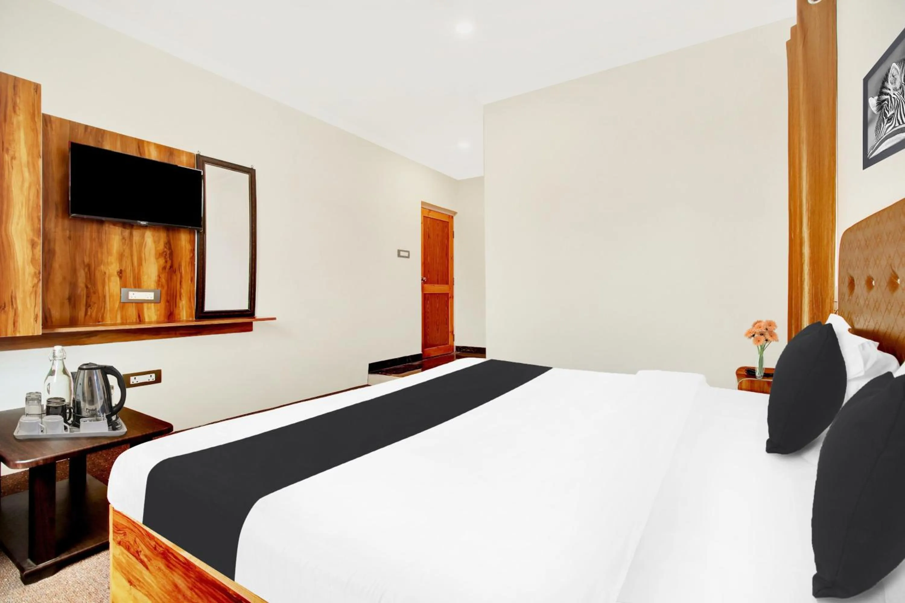 Bedroom, Bed in Collection O Dal Lake