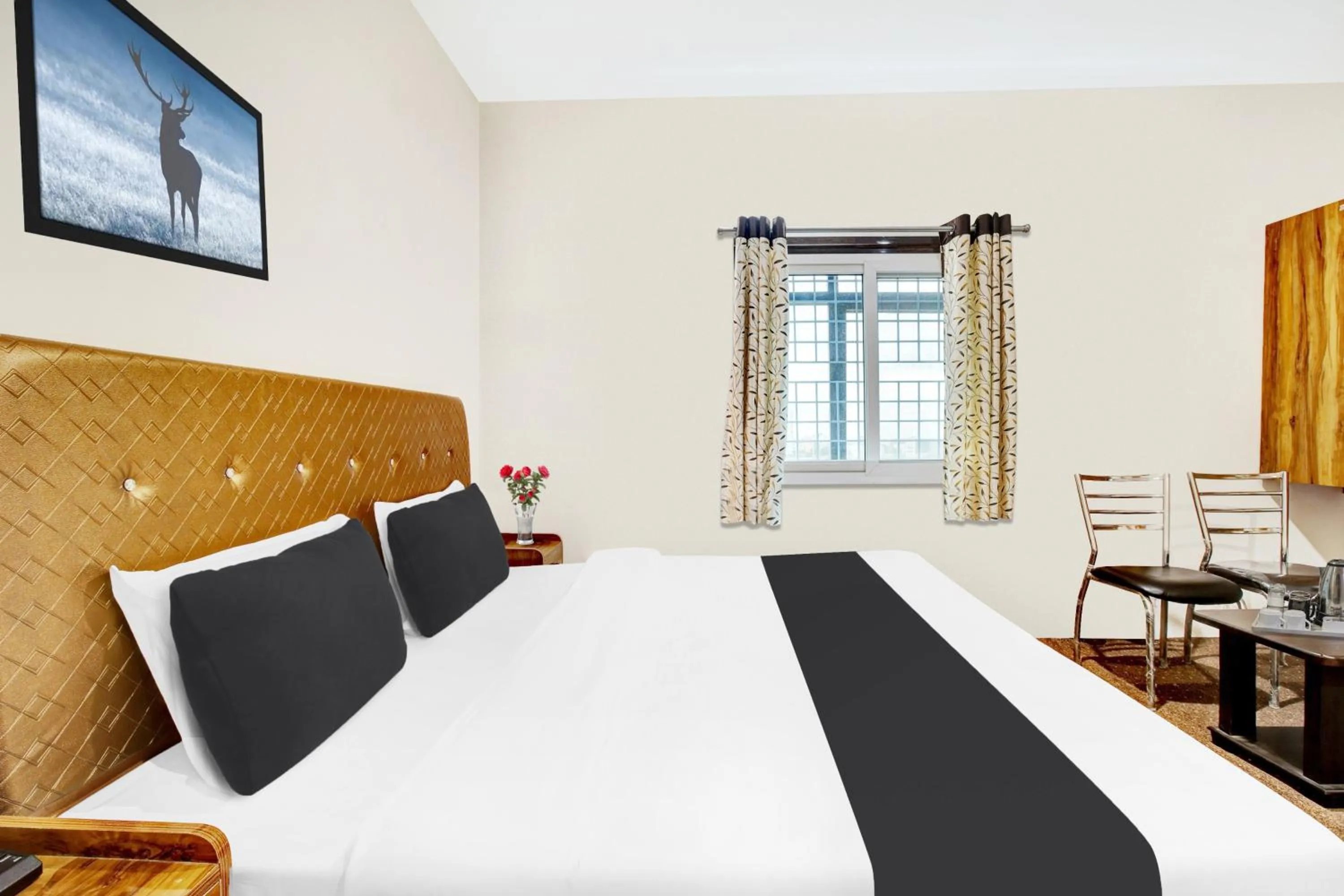 Bedroom, Bed in Collection O Dal Lake