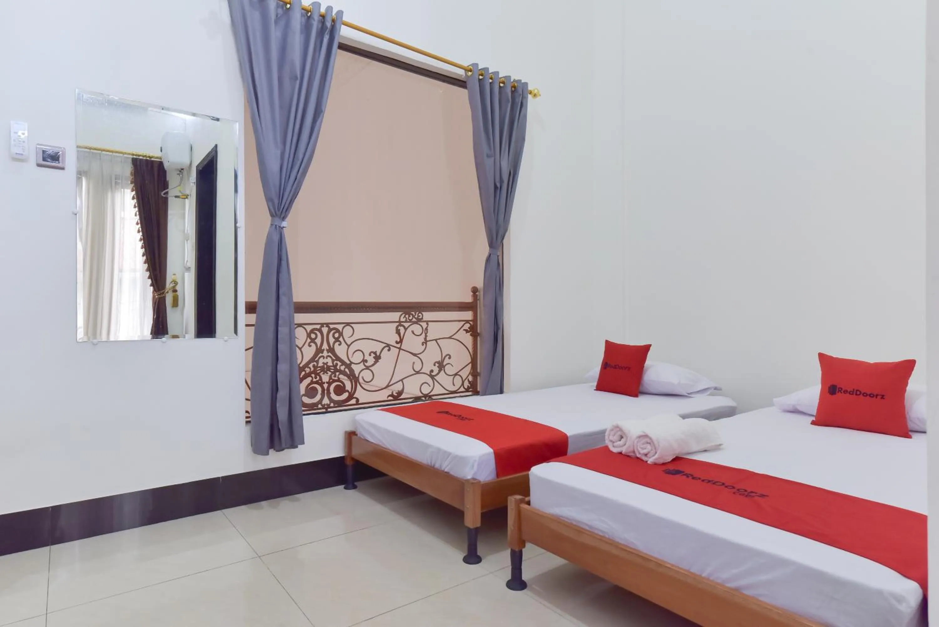Bedroom, Bed in RedDoorz Syariah near Dago Pakar 2
