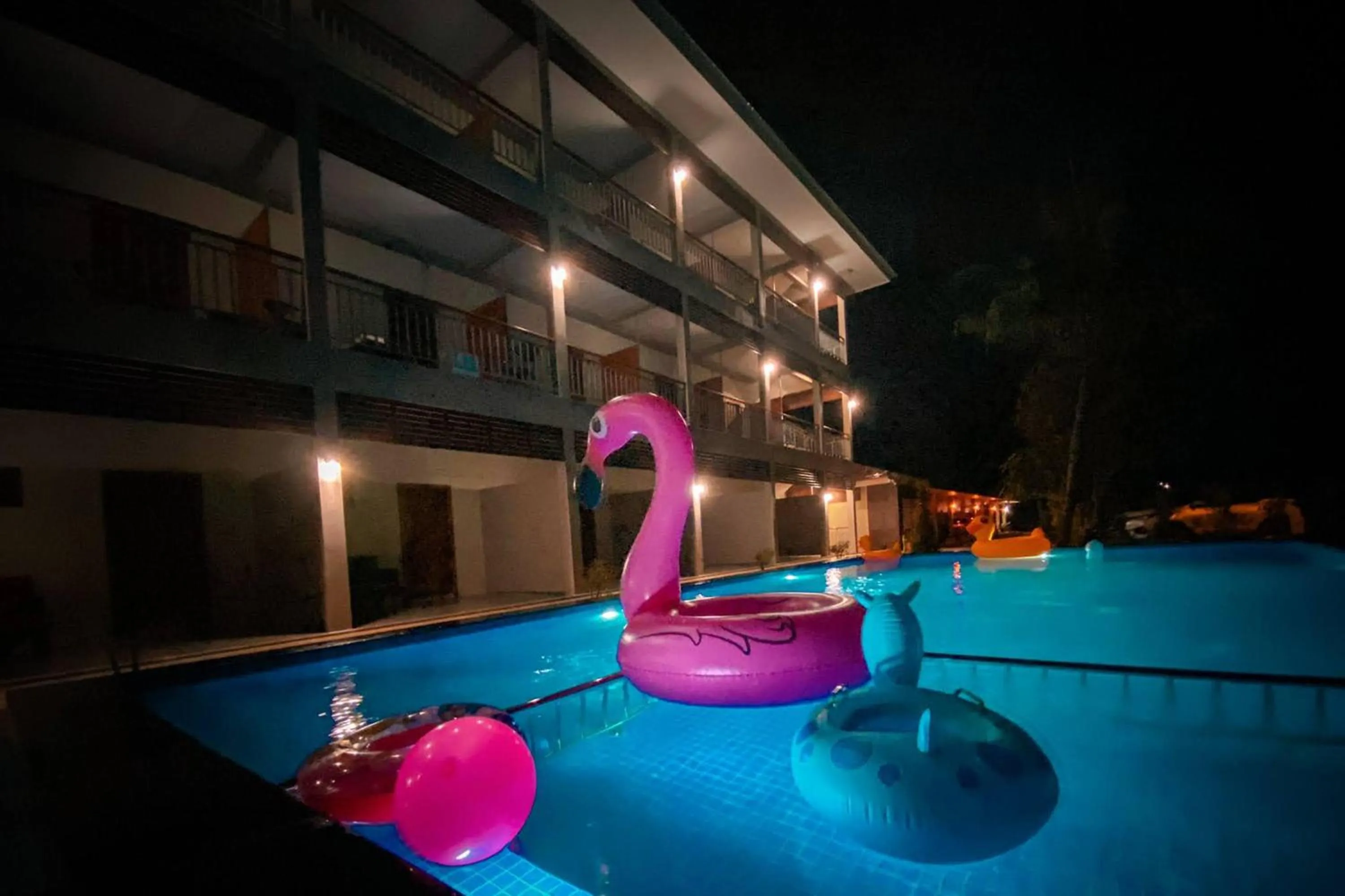 Swimming pool in Chanpailin Omarzaa