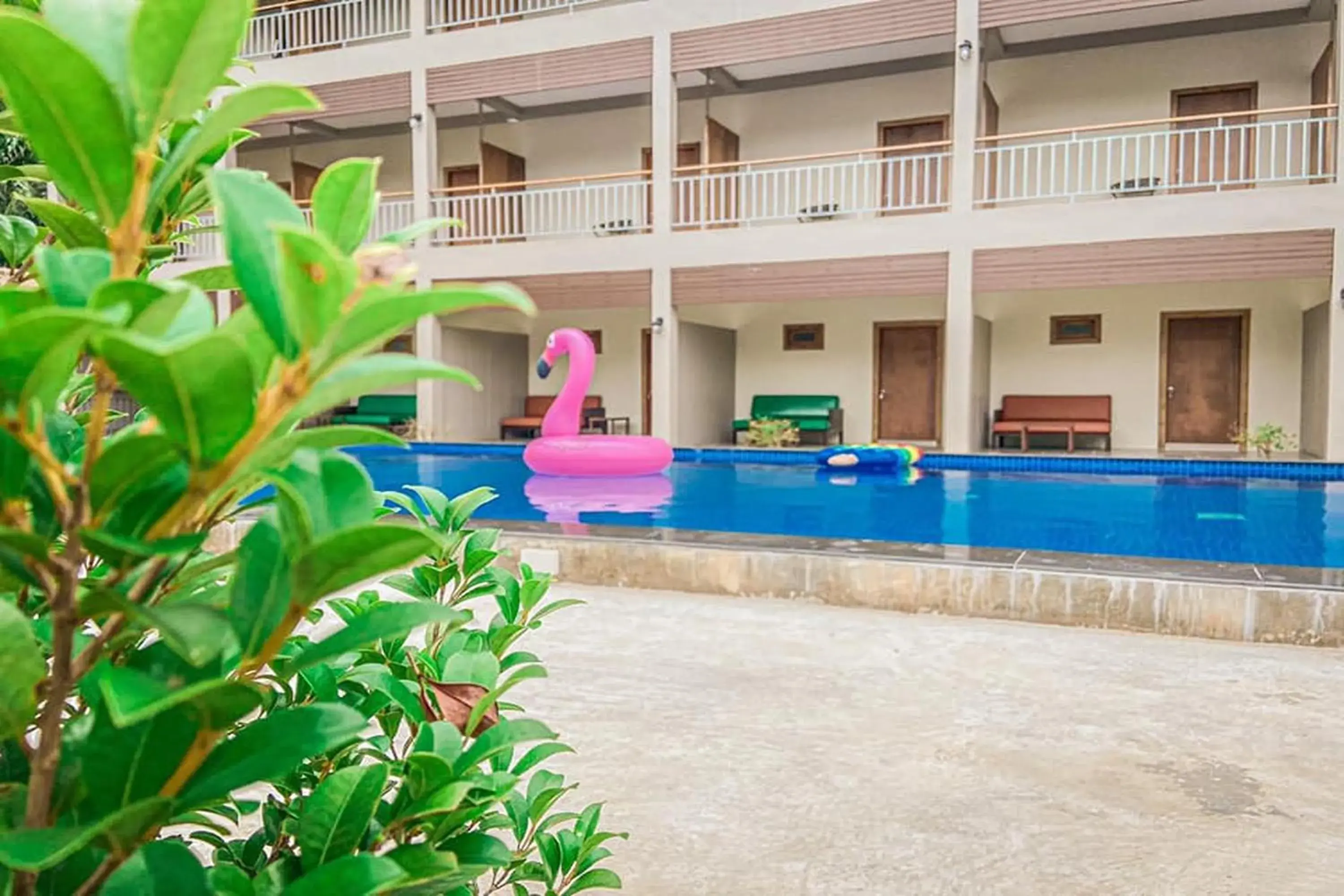 Swimming pool in Chanpailin Omarzaa Swimming pool in Chanpailin Omarzaa