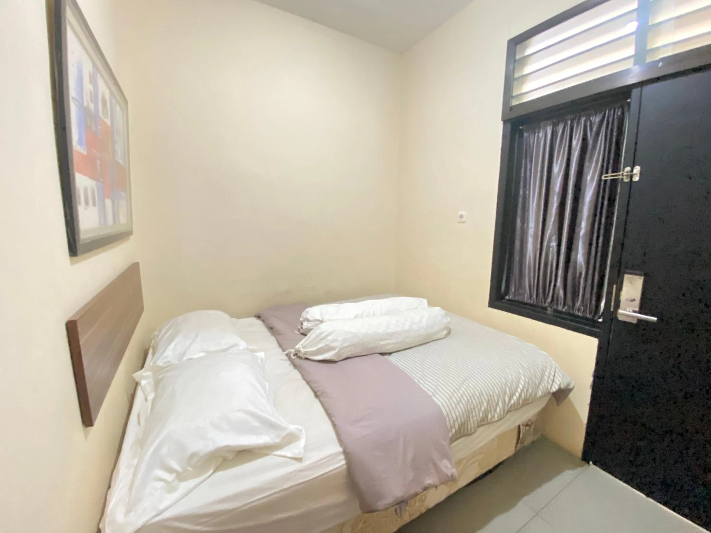 Bedroom in De Homestay Mitra RedDoorz Bitung