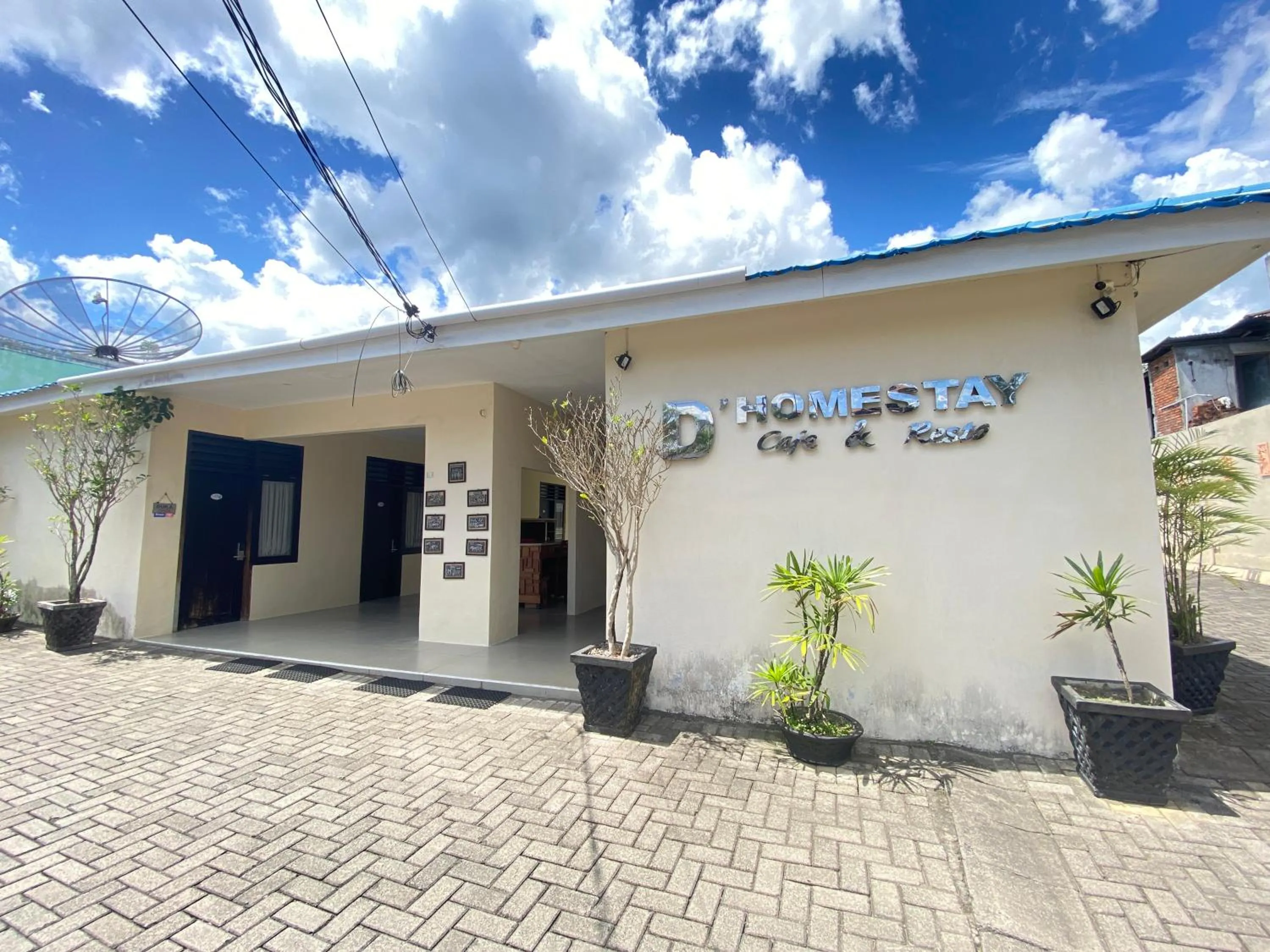 Property building in De Homestay Mitra RedDoorz Bitung