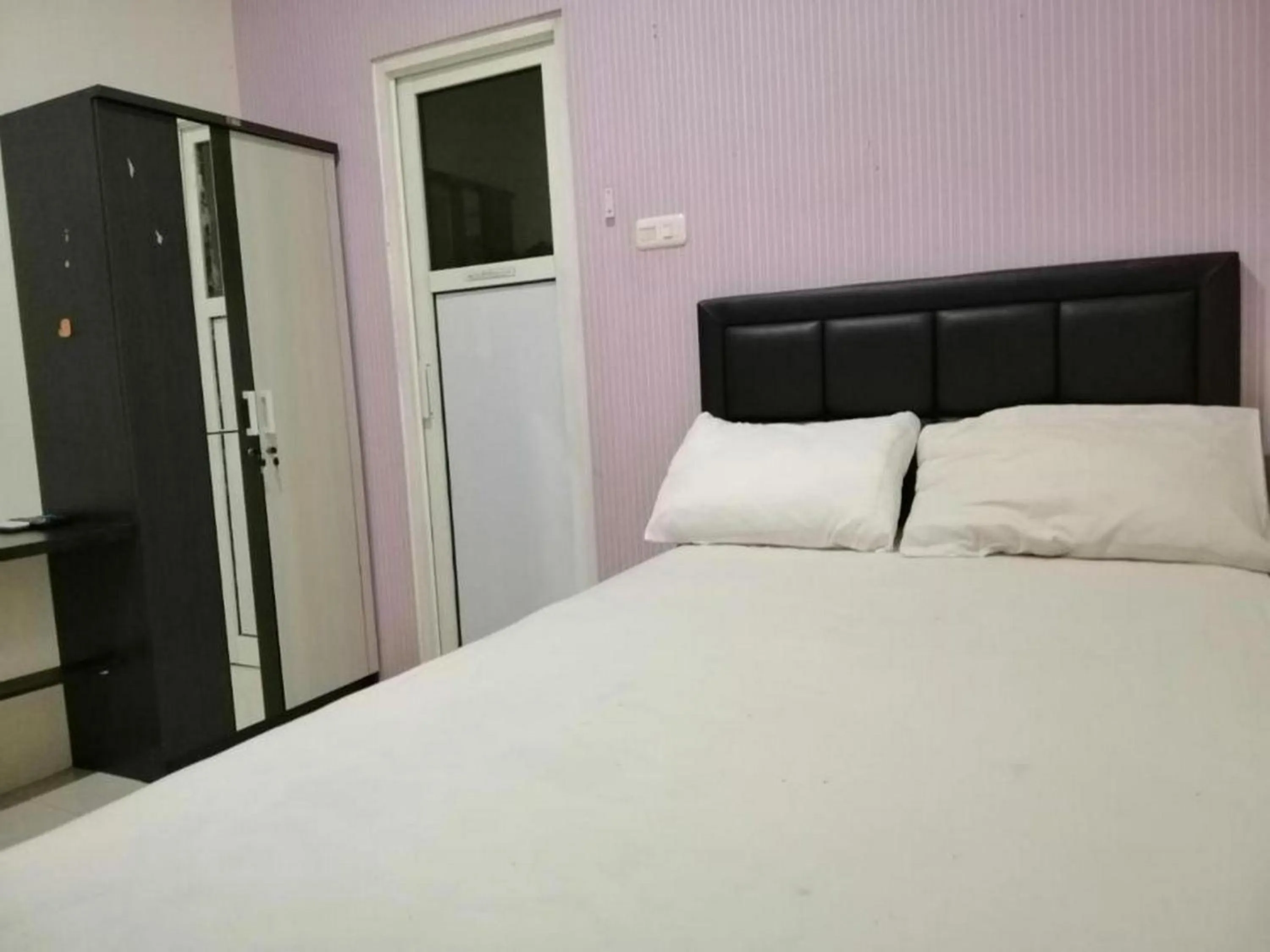 Bedroom in De Homestay Mitra RedDoorz Bitung