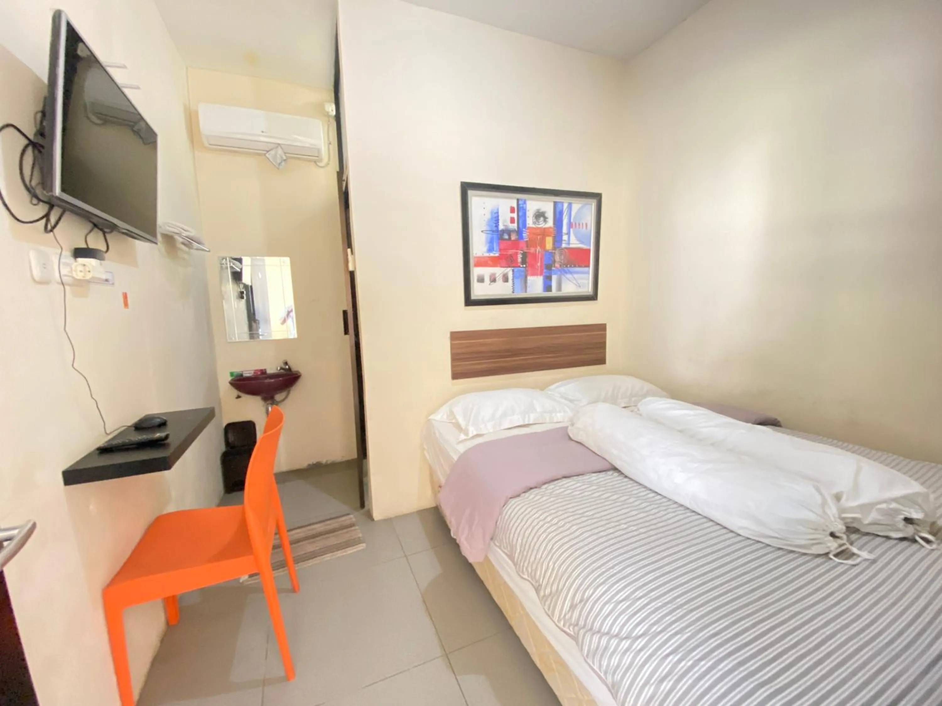 Bedroom in De Homestay Mitra RedDoorz Bitung