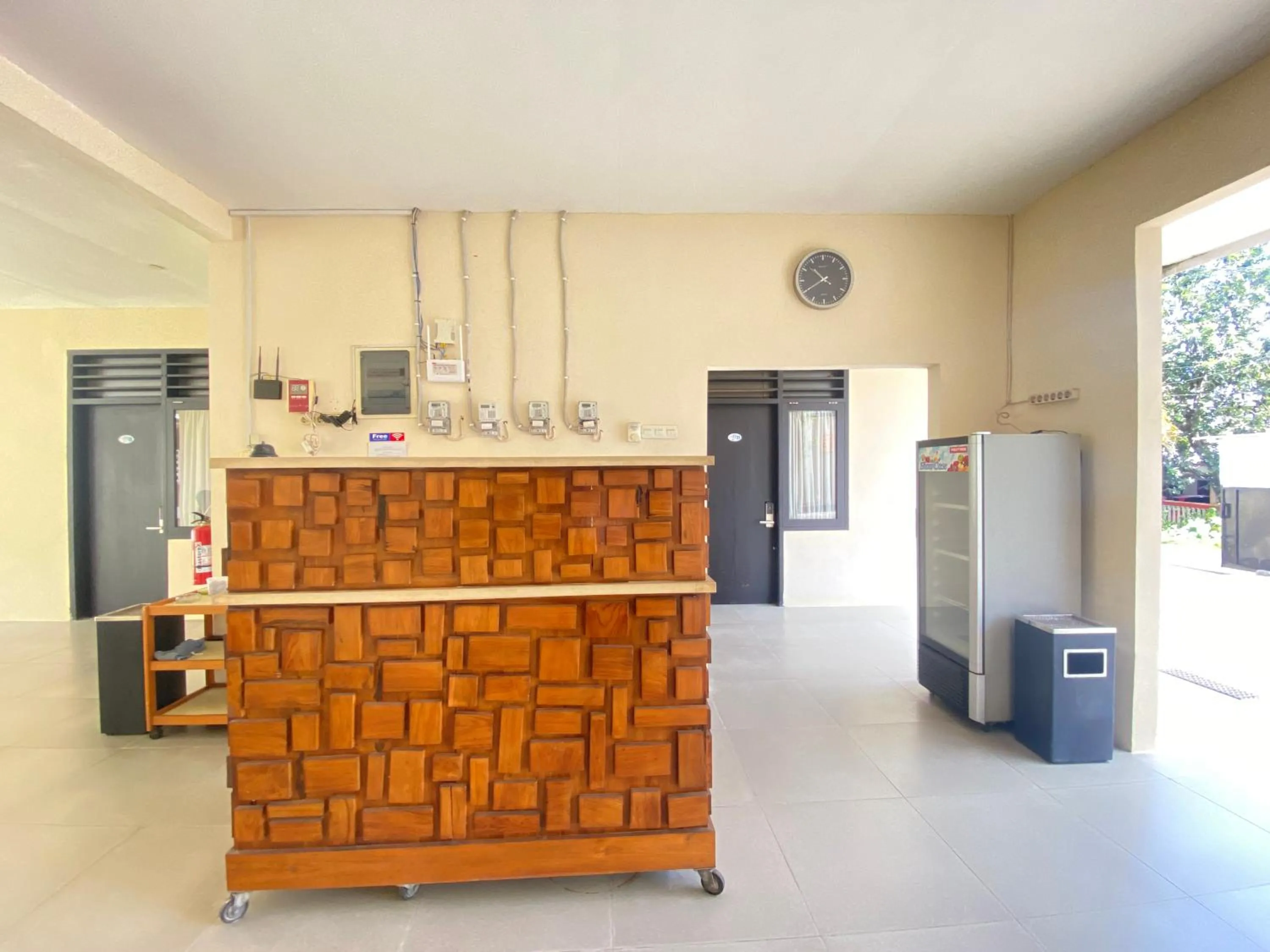 Lobby or reception in De Homestay Mitra RedDoorz Bitung