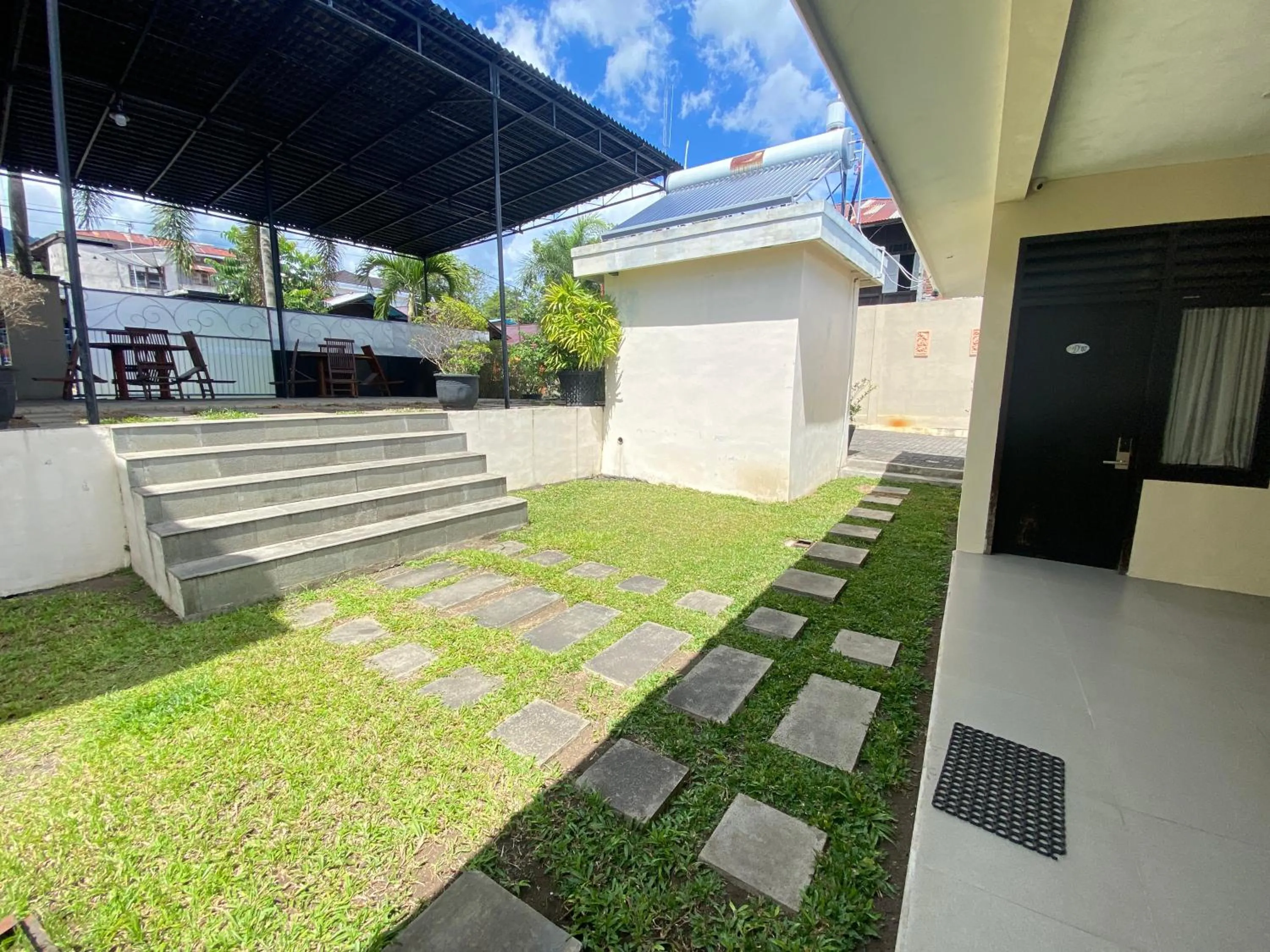 Property building in De Homestay Mitra RedDoorz Bitung