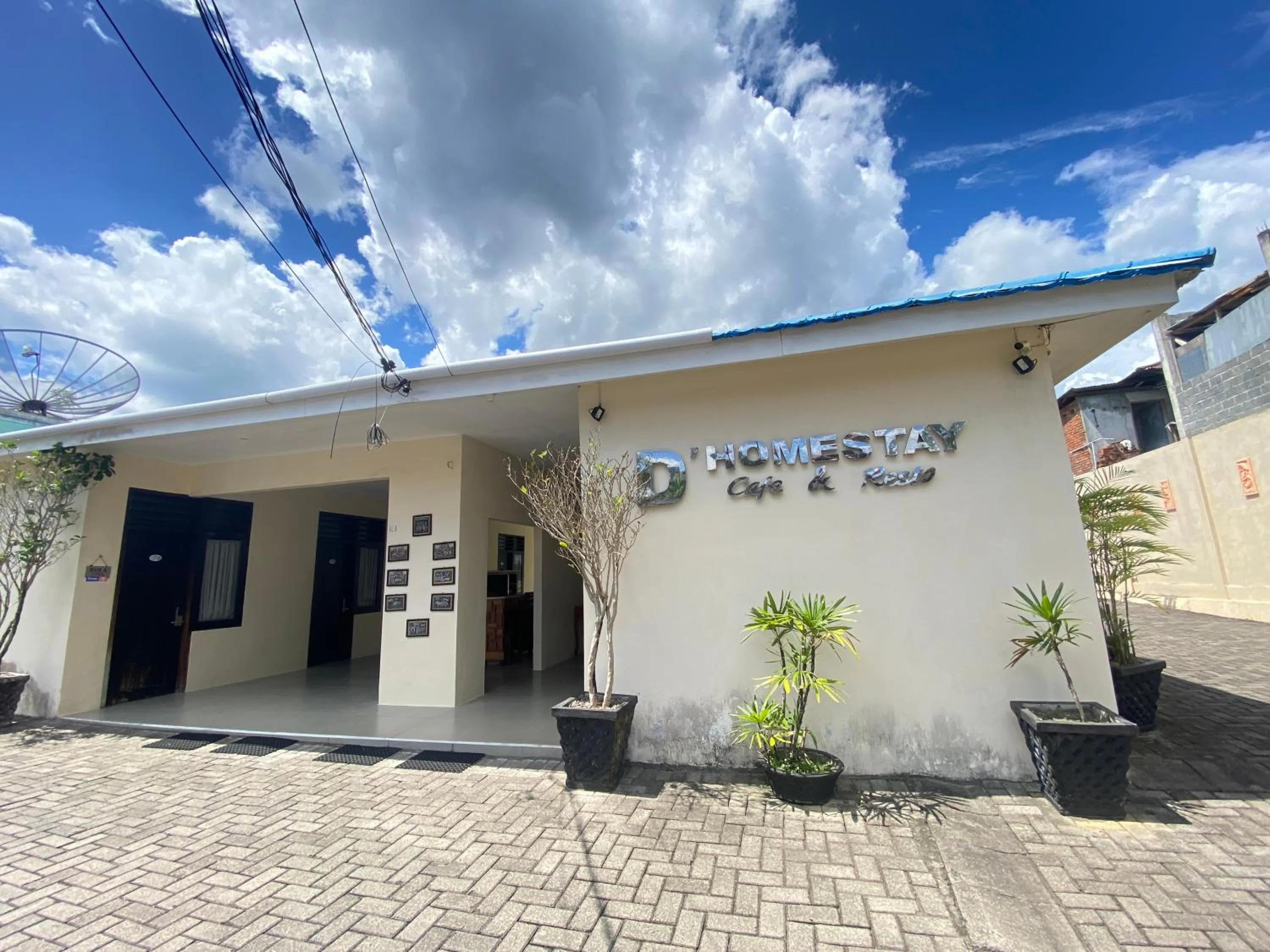 Property building in De Homestay Mitra RedDoorz Bitung