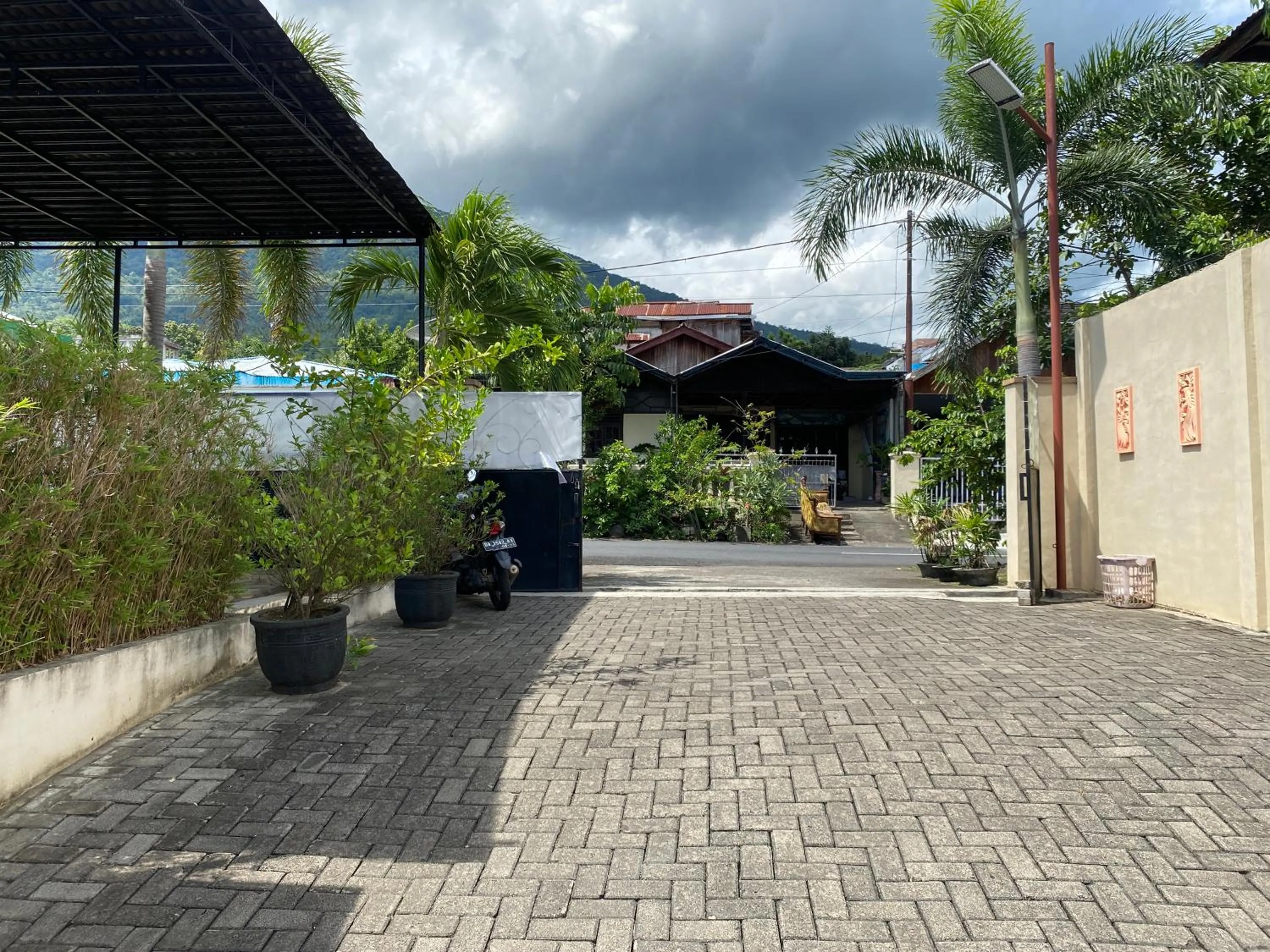 Property building in De Homestay Mitra RedDoorz Bitung