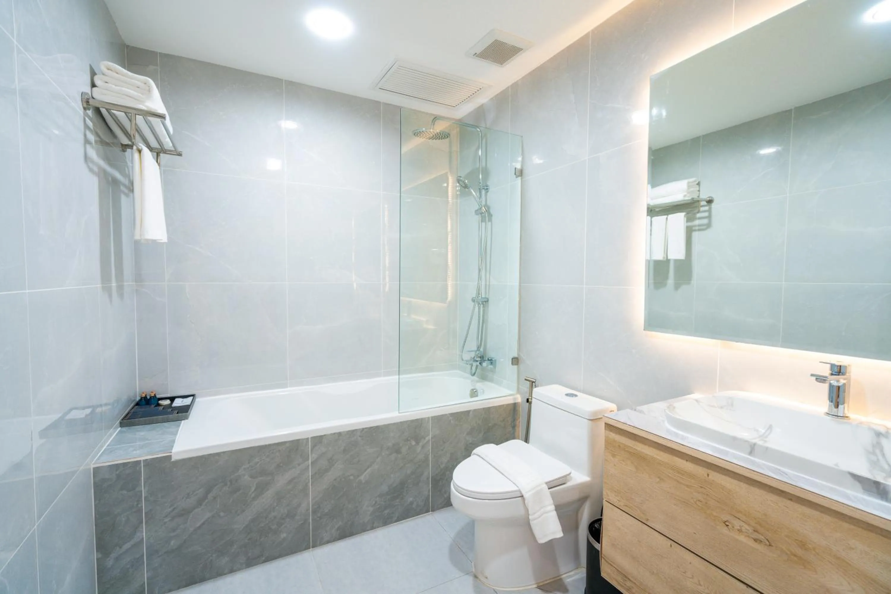 Shower in S Vangvieng Boutique Hotel