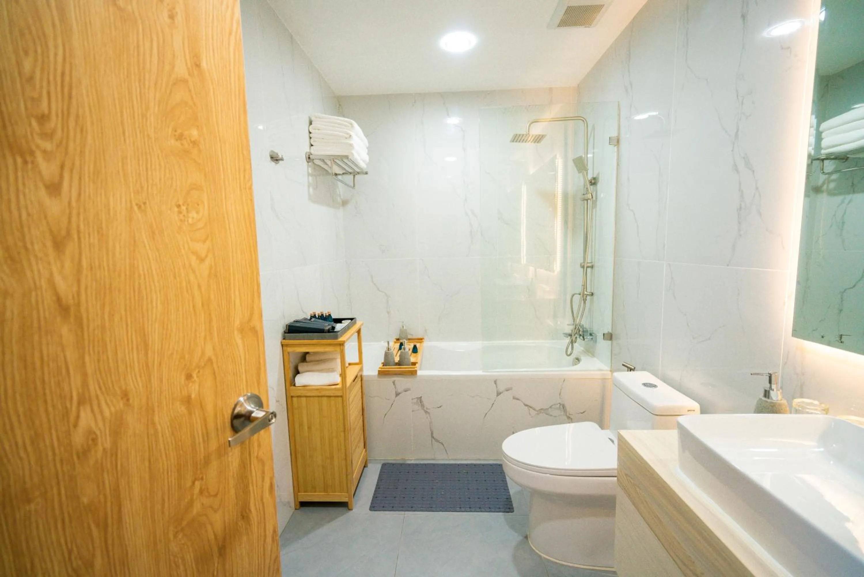 Shower in S Vangvieng Boutique Hotel