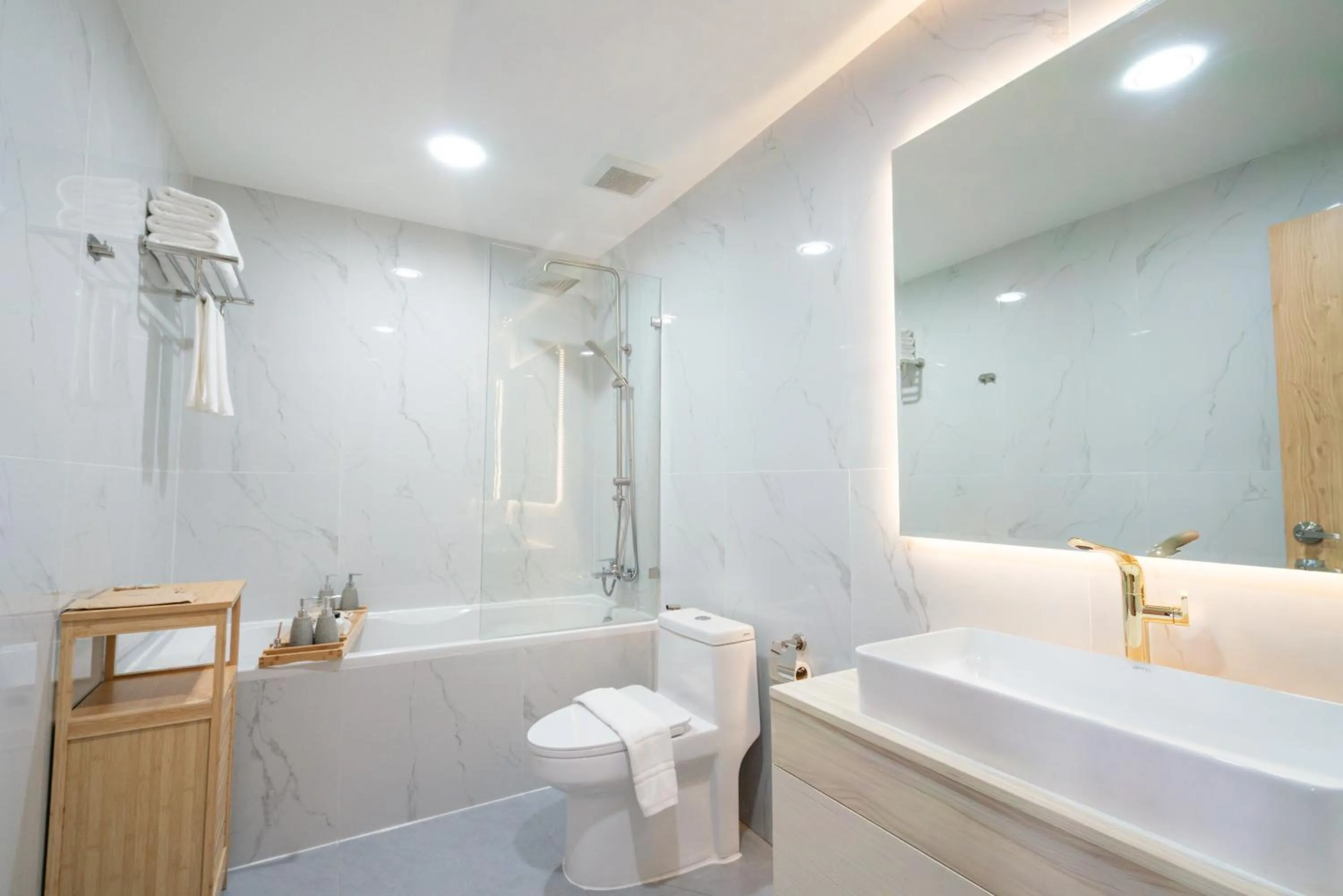 Shower in S Vangvieng Boutique Hotel