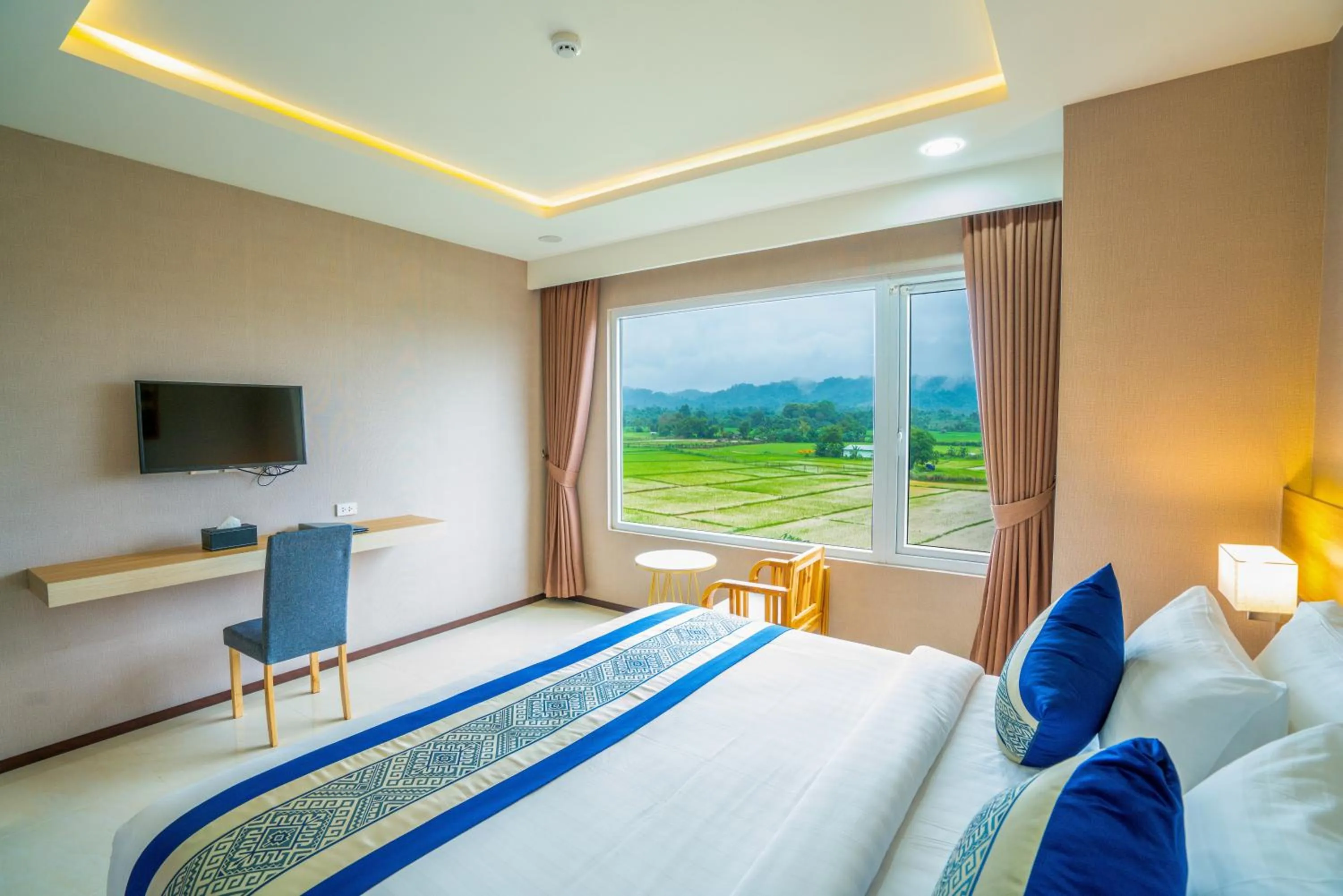 Communal lounge/ TV room, Bed in S Vangvieng Boutique Hotel