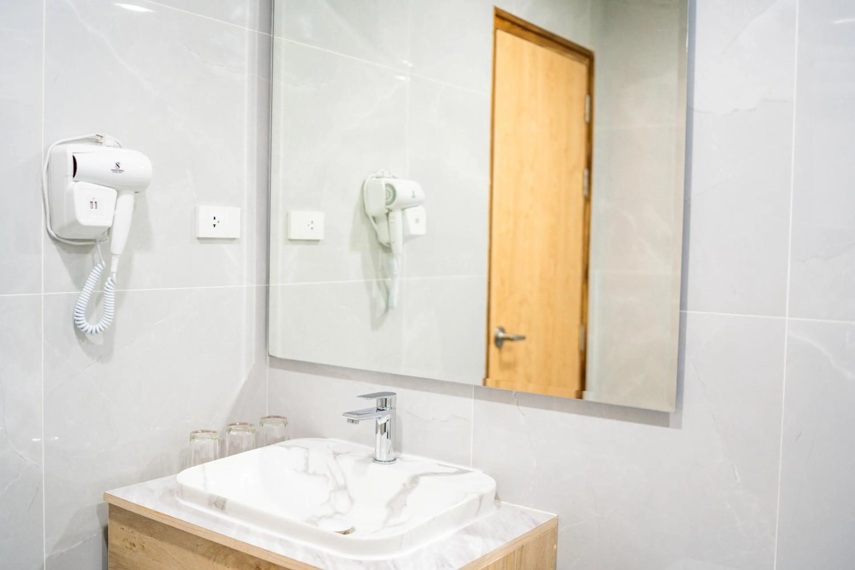 Shower in S Vangvieng Boutique Hotel