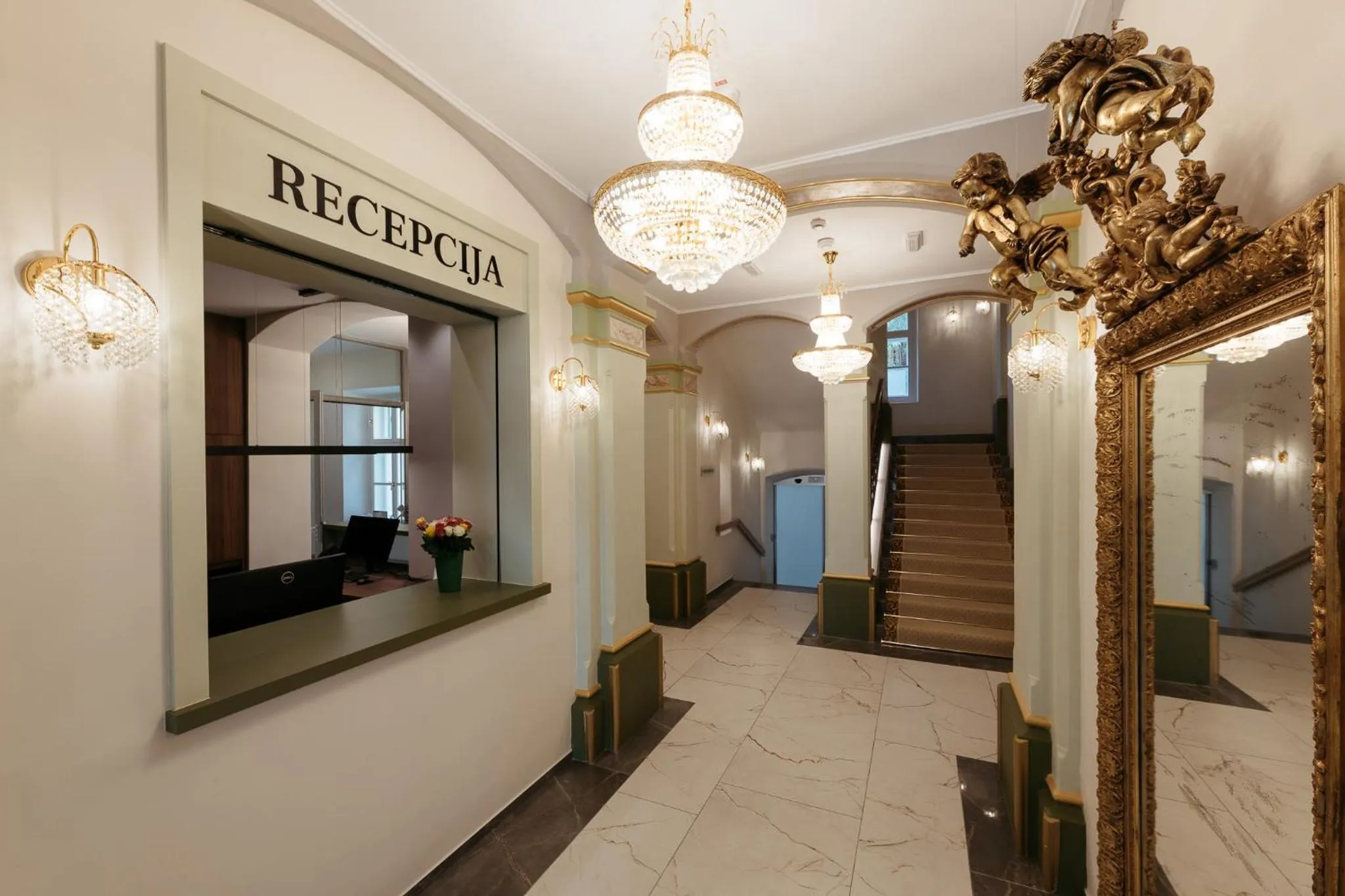 Lobby or reception in Hotel Švicarija - Terme Dobrna