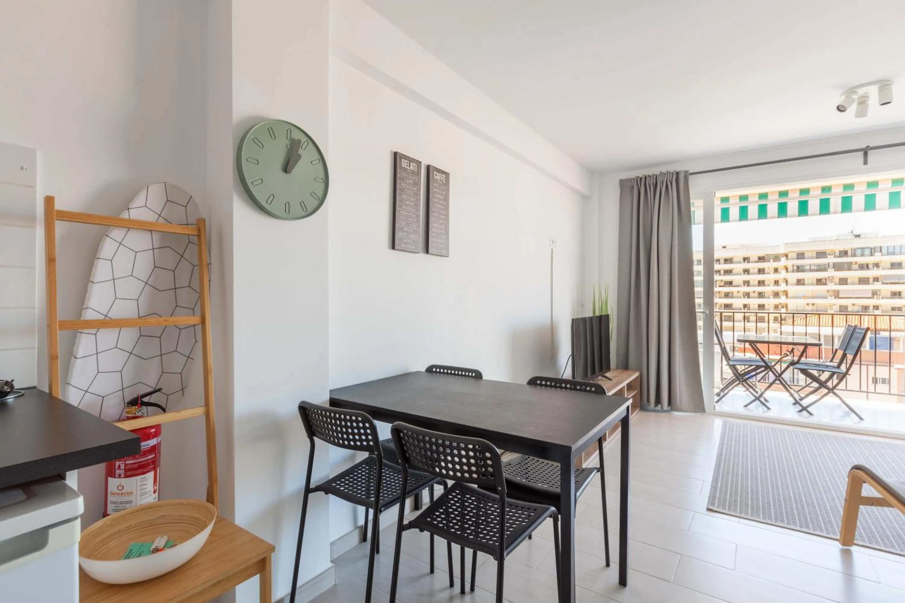 Central apt with balcony by Costarentals - Ref 92
