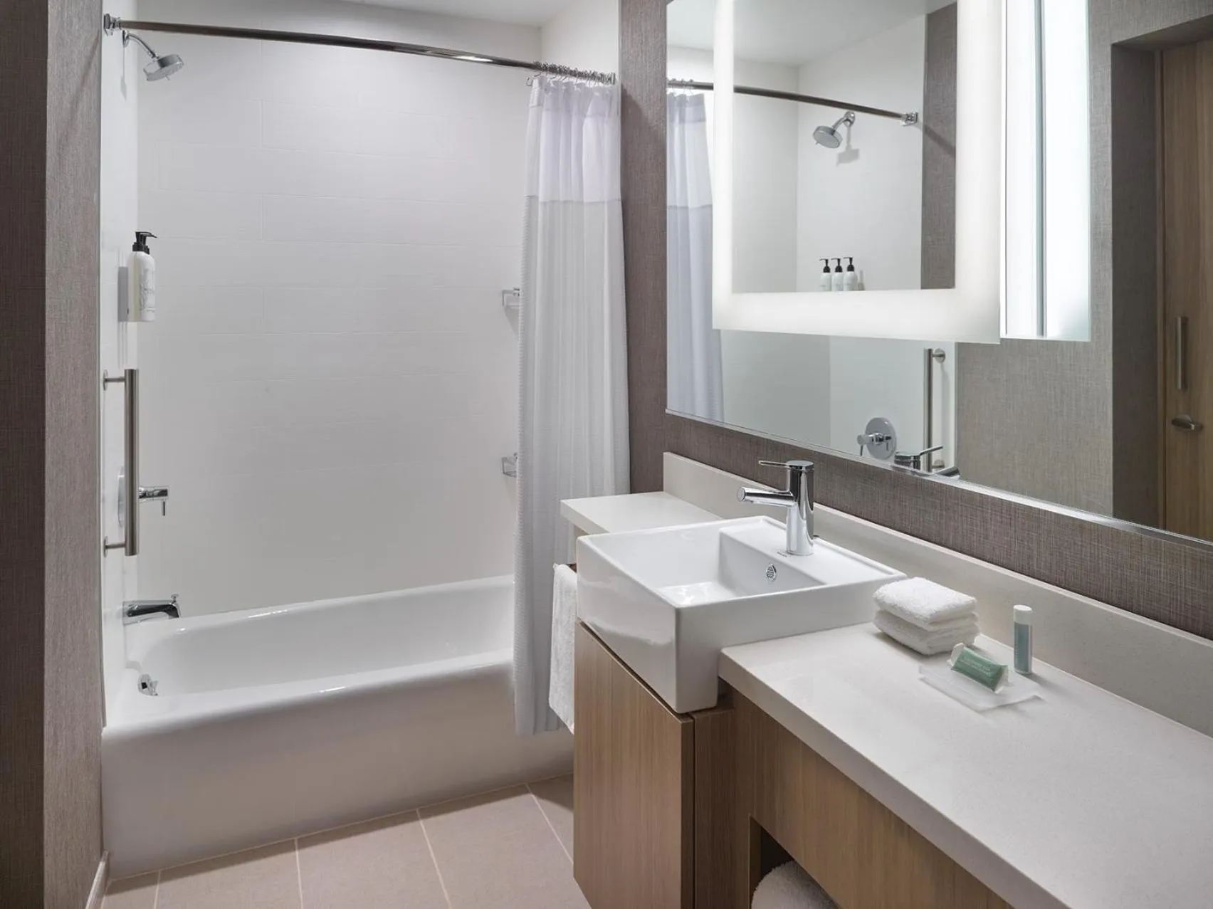 Bathroom in SpringHill Suites by Marriott Franklin Mint