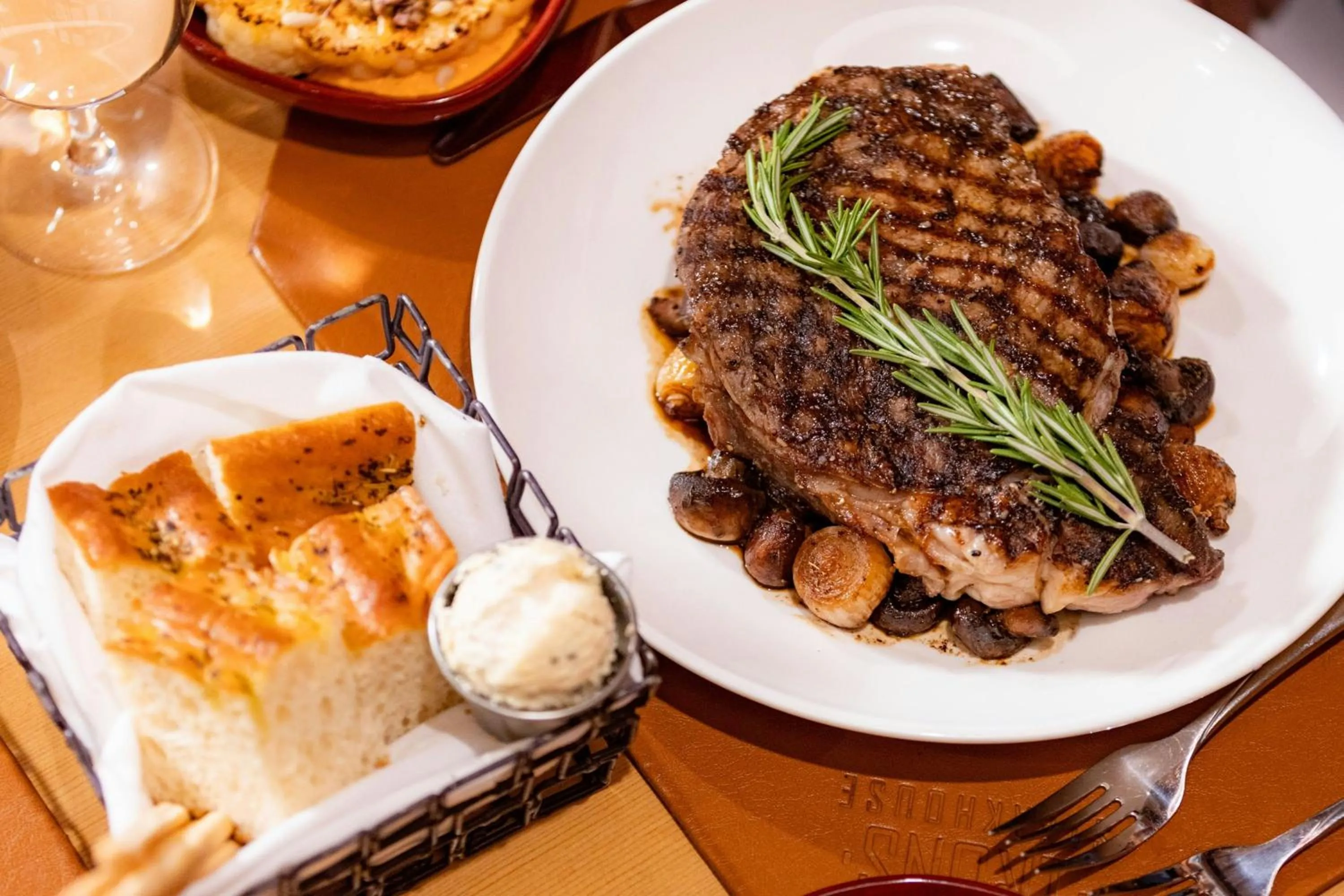 Restaurant/places to eat in SpringHill Suites by Marriott Franklin Mint