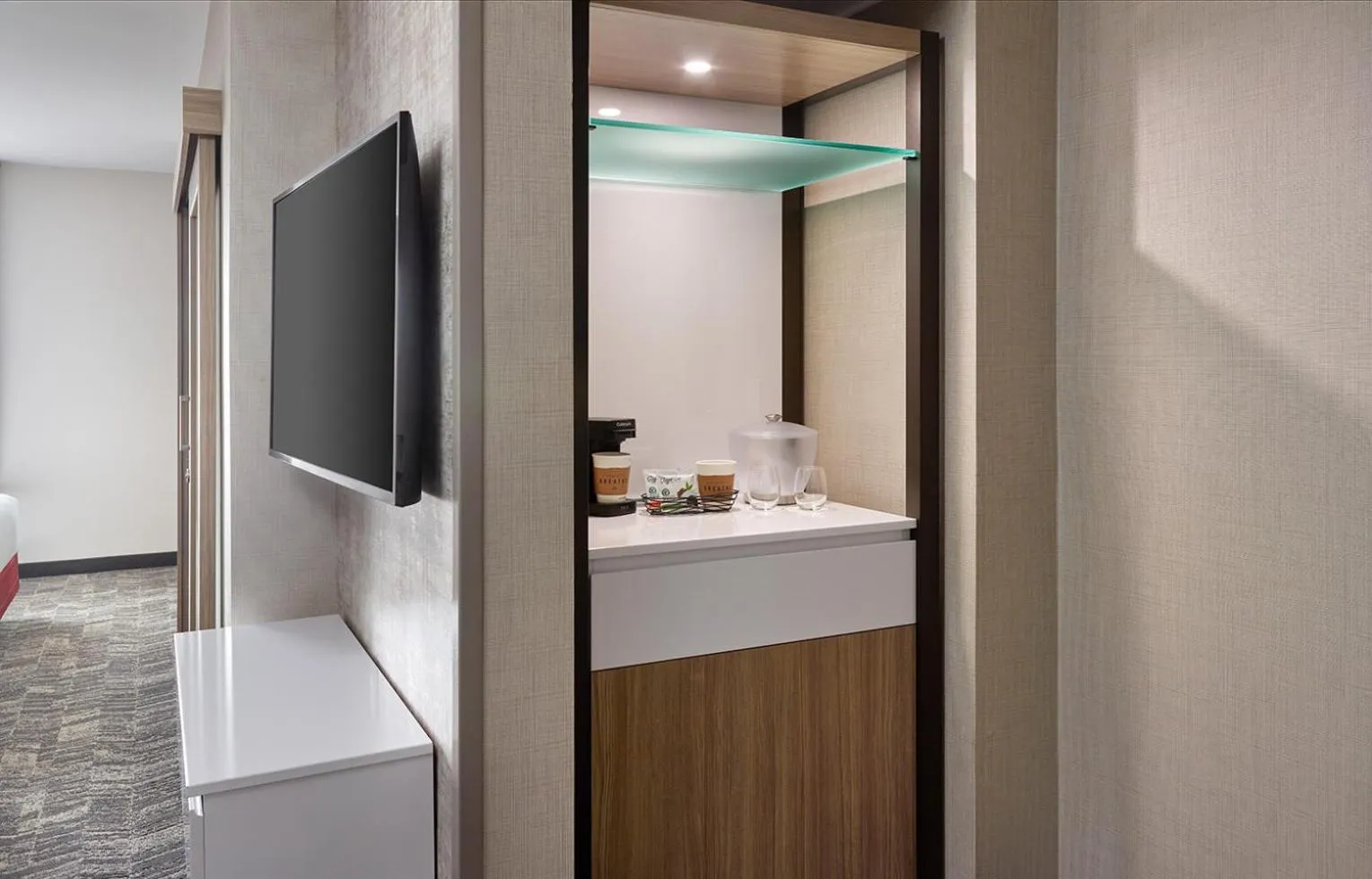 Coffee/tea facilities in SpringHill Suites by Marriott Franklin Mint