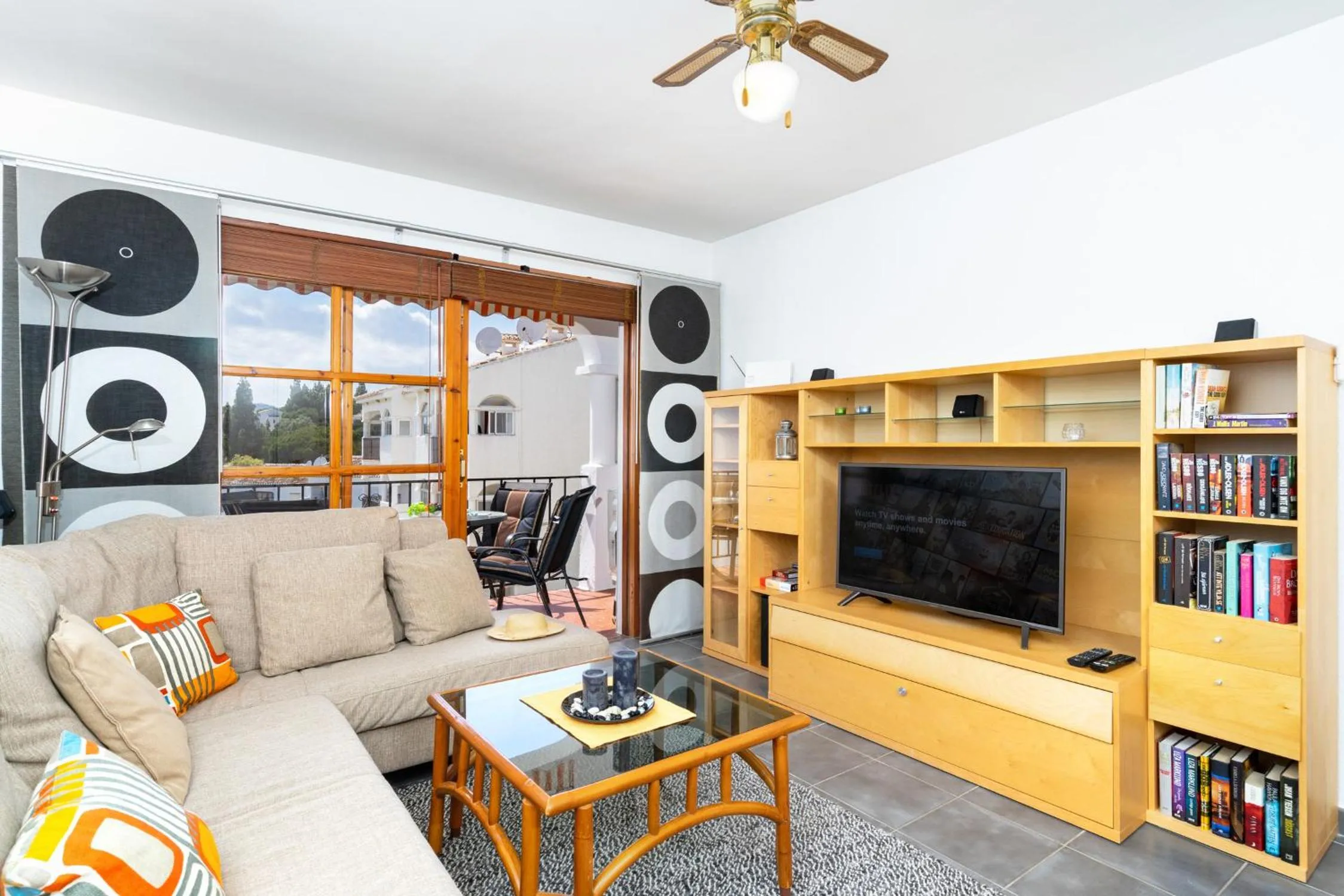 Lovely Apt with Pool by Costarentals - Ref 07