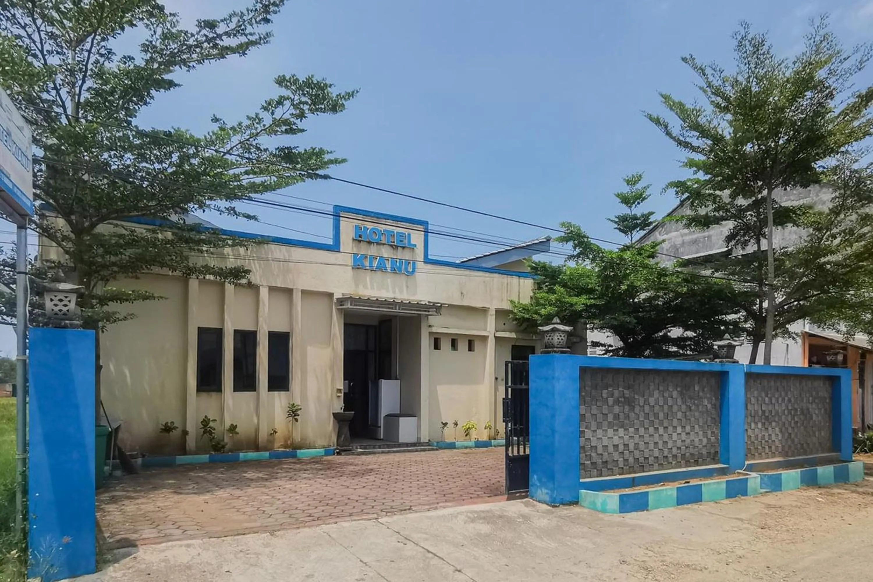 Property building in RedDoorz near Pantai Pancer Door Pacitan