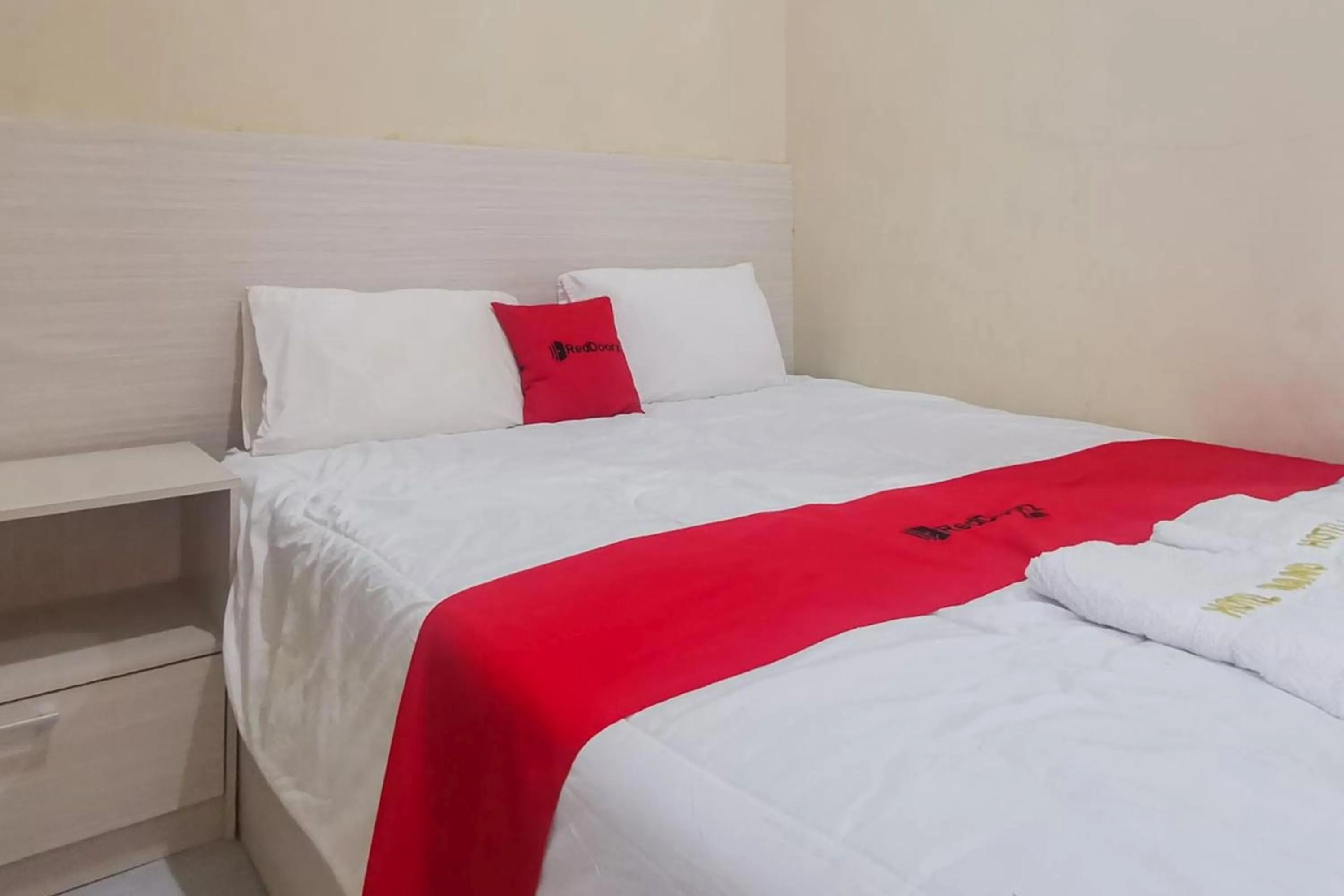 Bedroom, Bed in RedDoorz near Pantai Pancer Door Pacitan