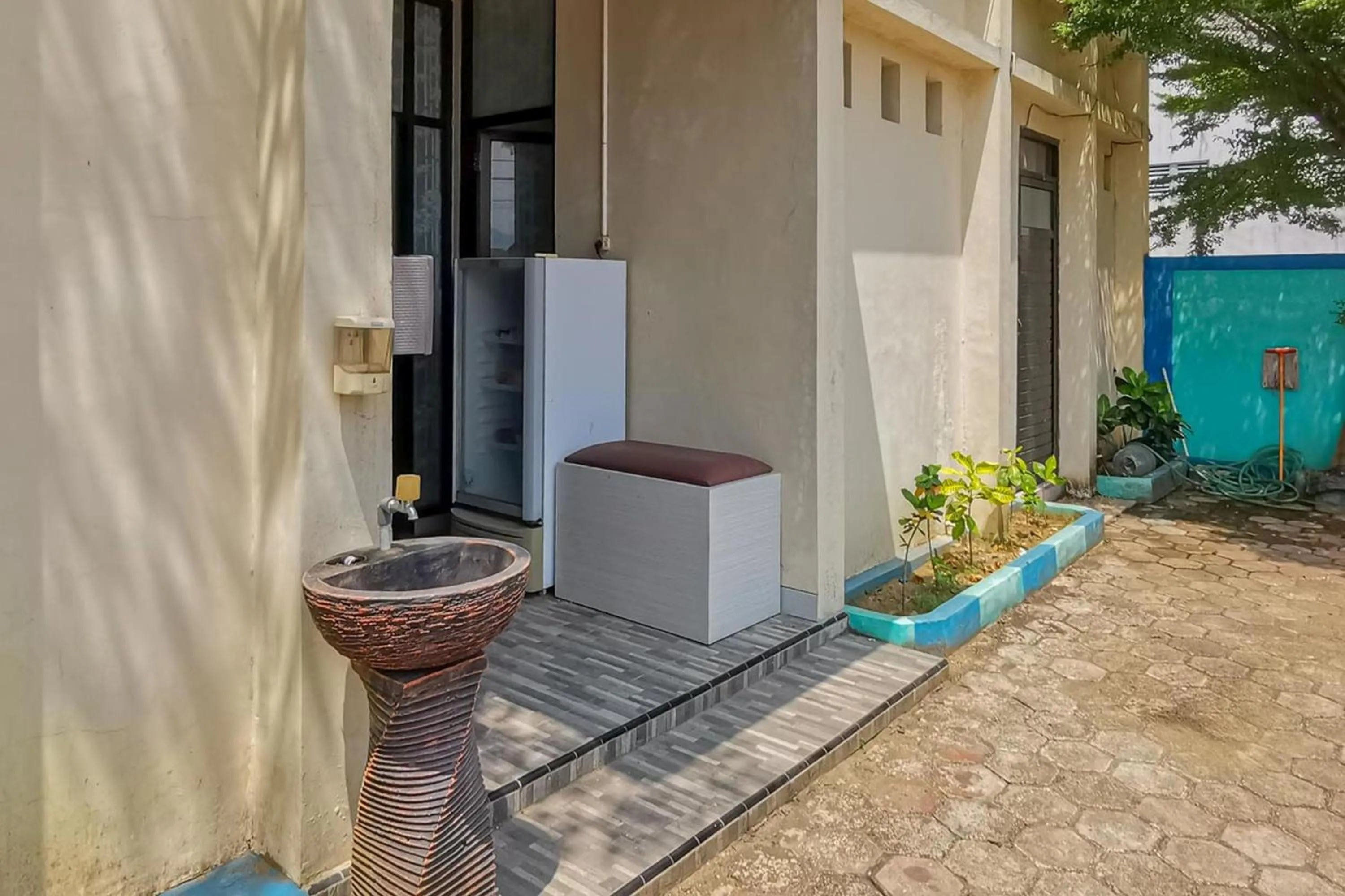 Property building in RedDoorz near Pantai Pancer Door Pacitan