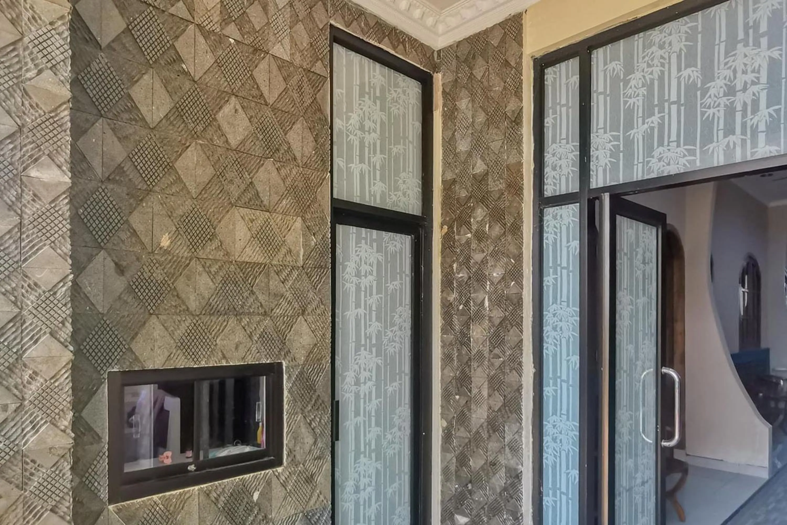 Property building in RedDoorz near Pantai Pancer Door Pacitan