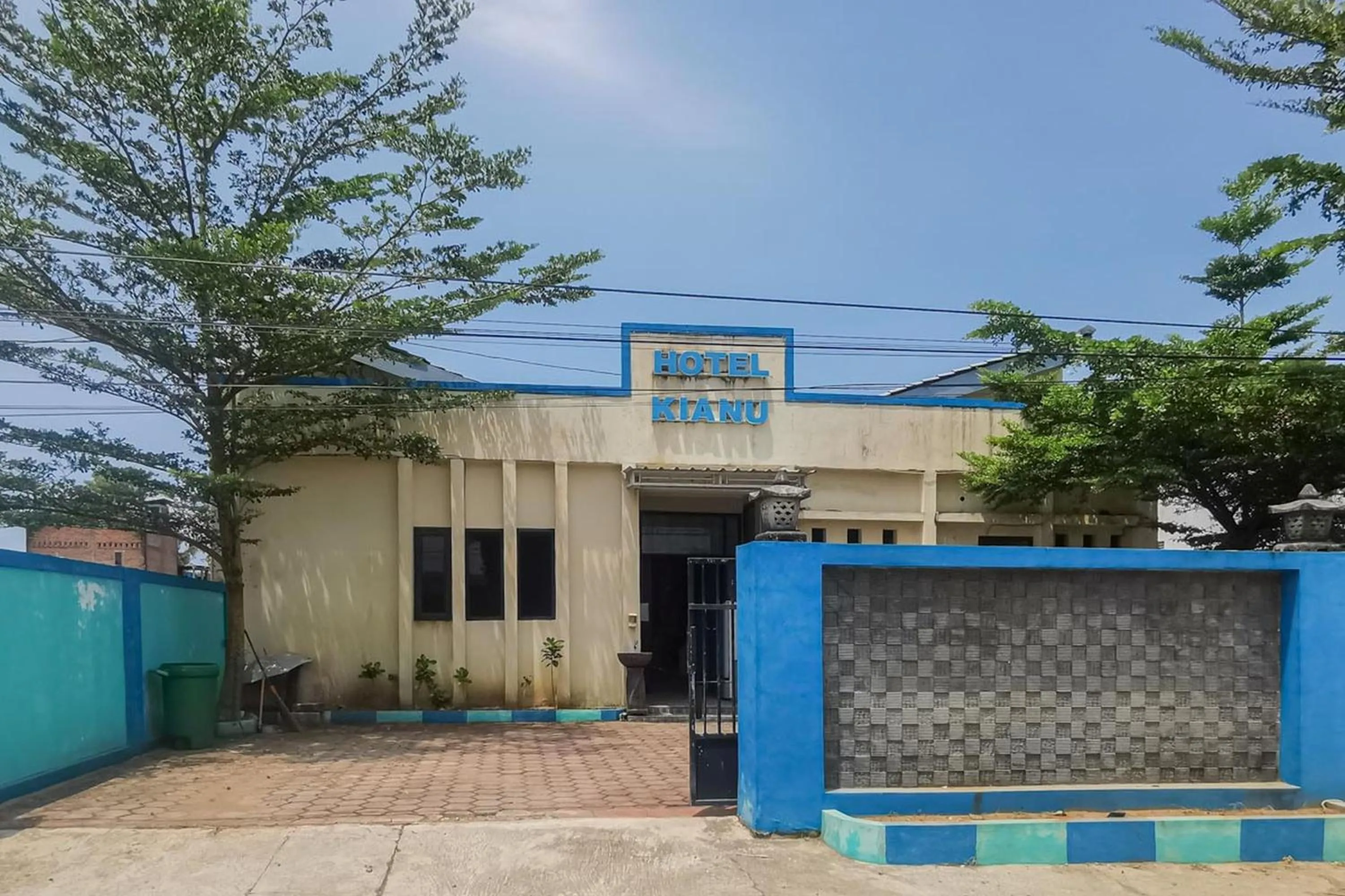 Property building in RedDoorz near Pantai Pancer Door Pacitan