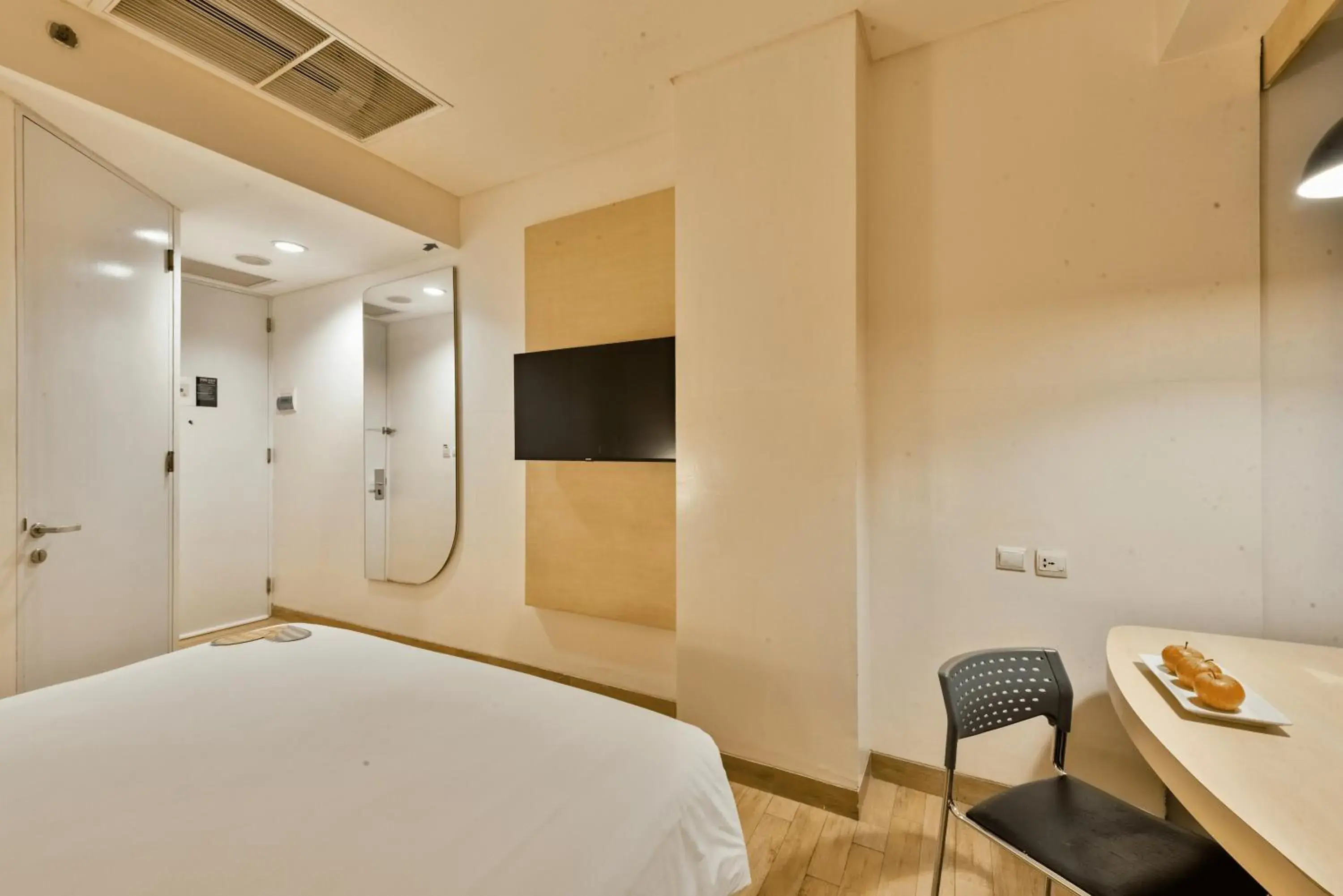 Standard Double Room in Maxone Premier Melawai Standard Double Room in Maxone Premier Melawai