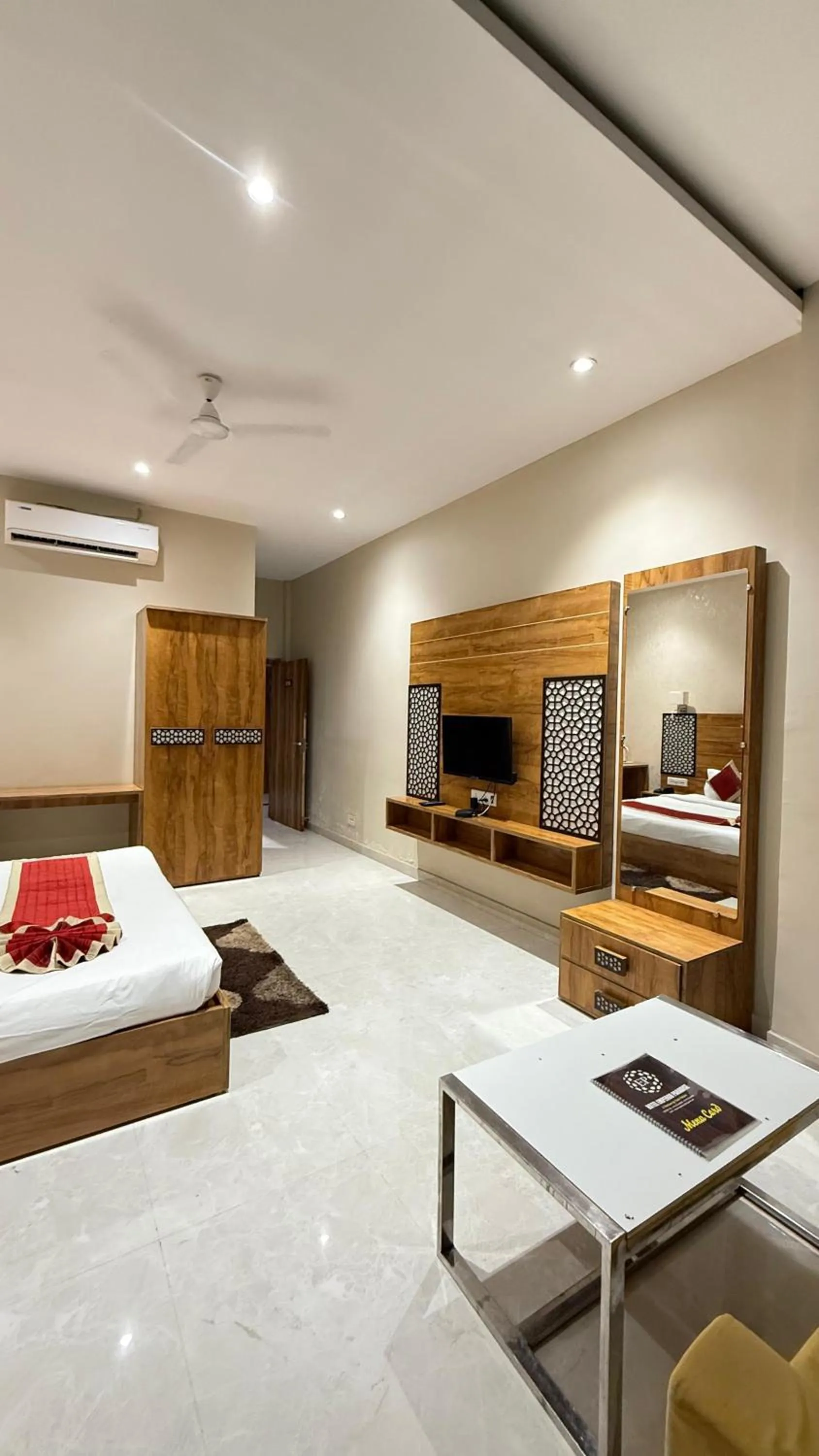 Photo of the whole room, Bed in Hotel Emperor Paradise