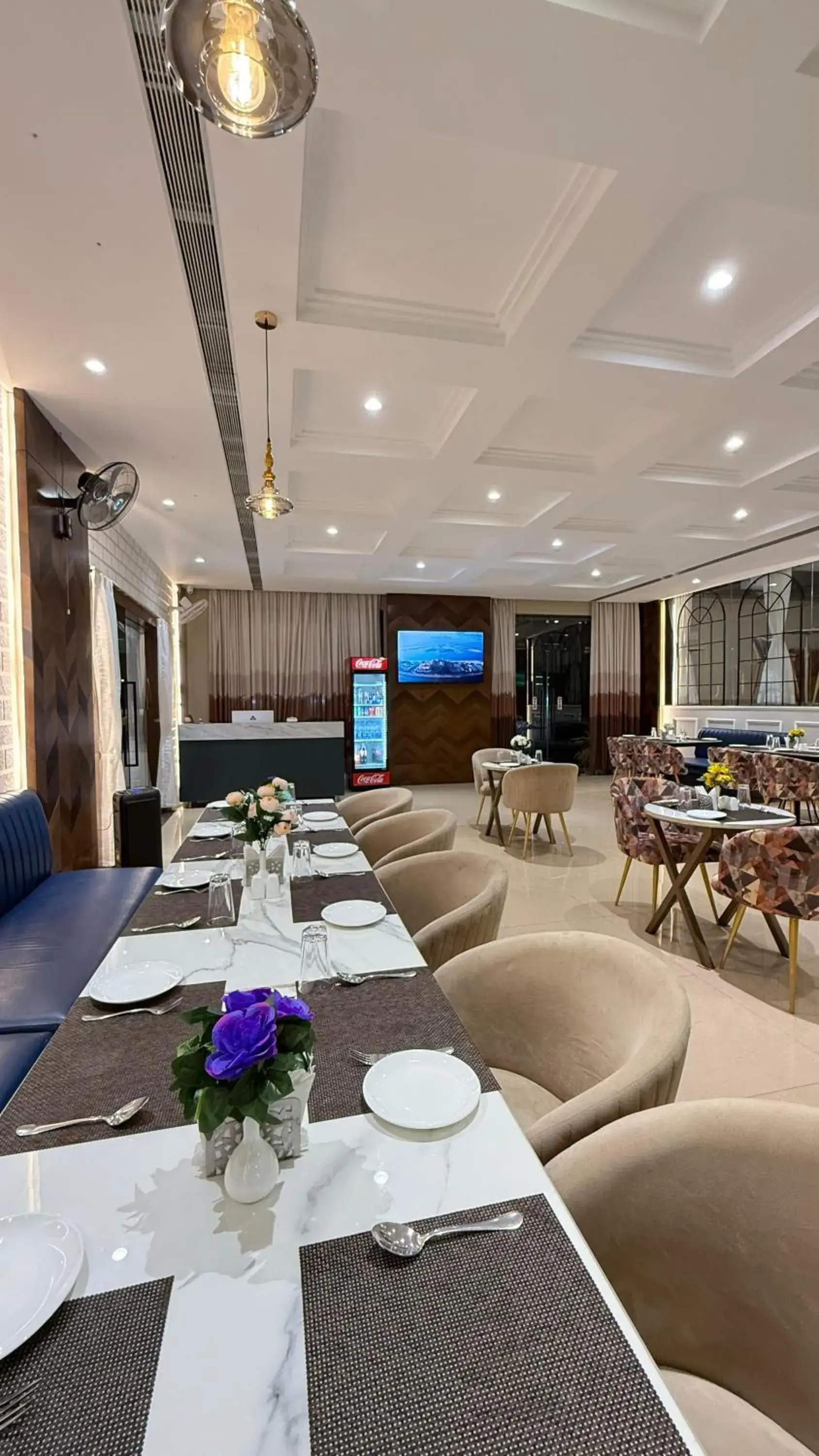 Restaurant/places to eat in Hotel Emperor Paradise Restaurant/places to eat in Hotel Emperor Paradise