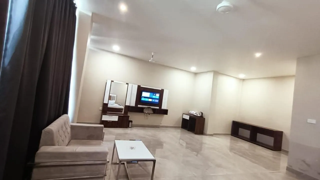 TV and multimedia in Hotel Emperor Paradise