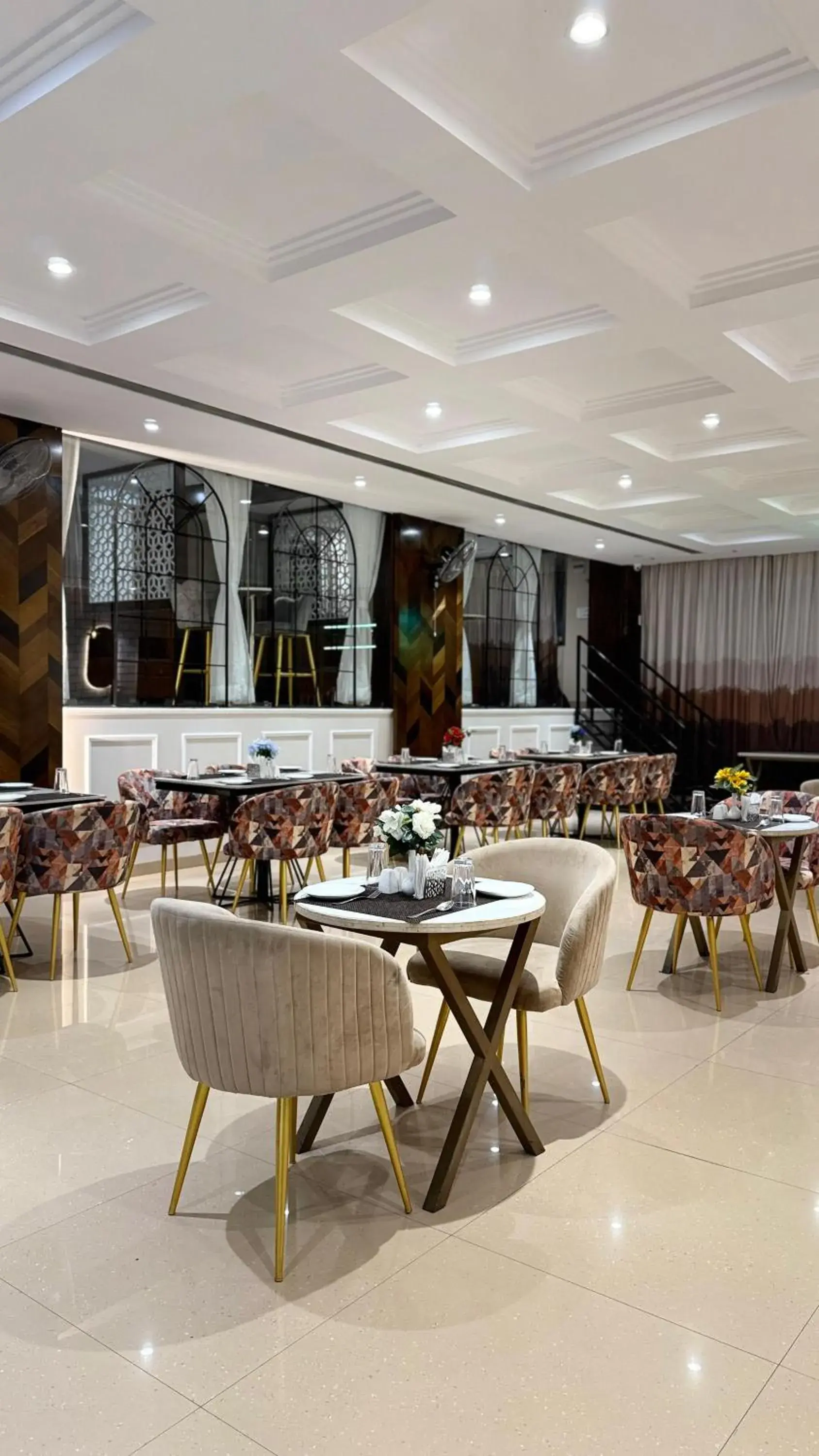 Restaurant/places to eat in Hotel Emperor Paradise Restaurant/places to eat in Hotel Emperor Paradise