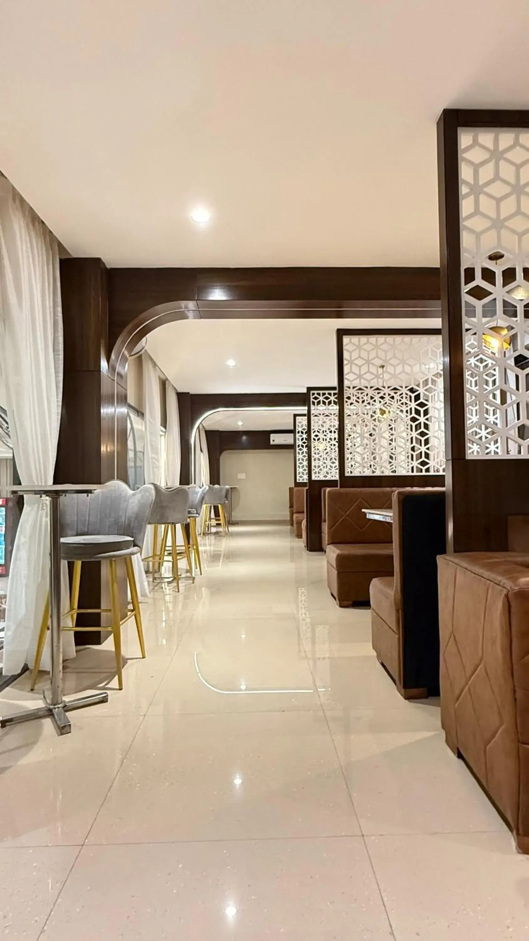 Restaurant/places to eat in Hotel Emperor Paradise Restaurant/places to eat in Hotel Emperor Paradise