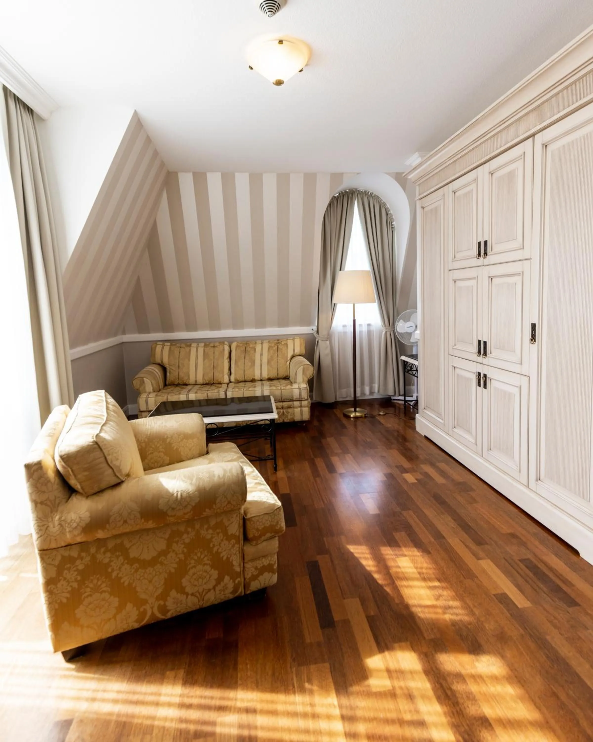 Communal lounge/ TV room in Hotel IV Jahreszeiten Kühlungsborn