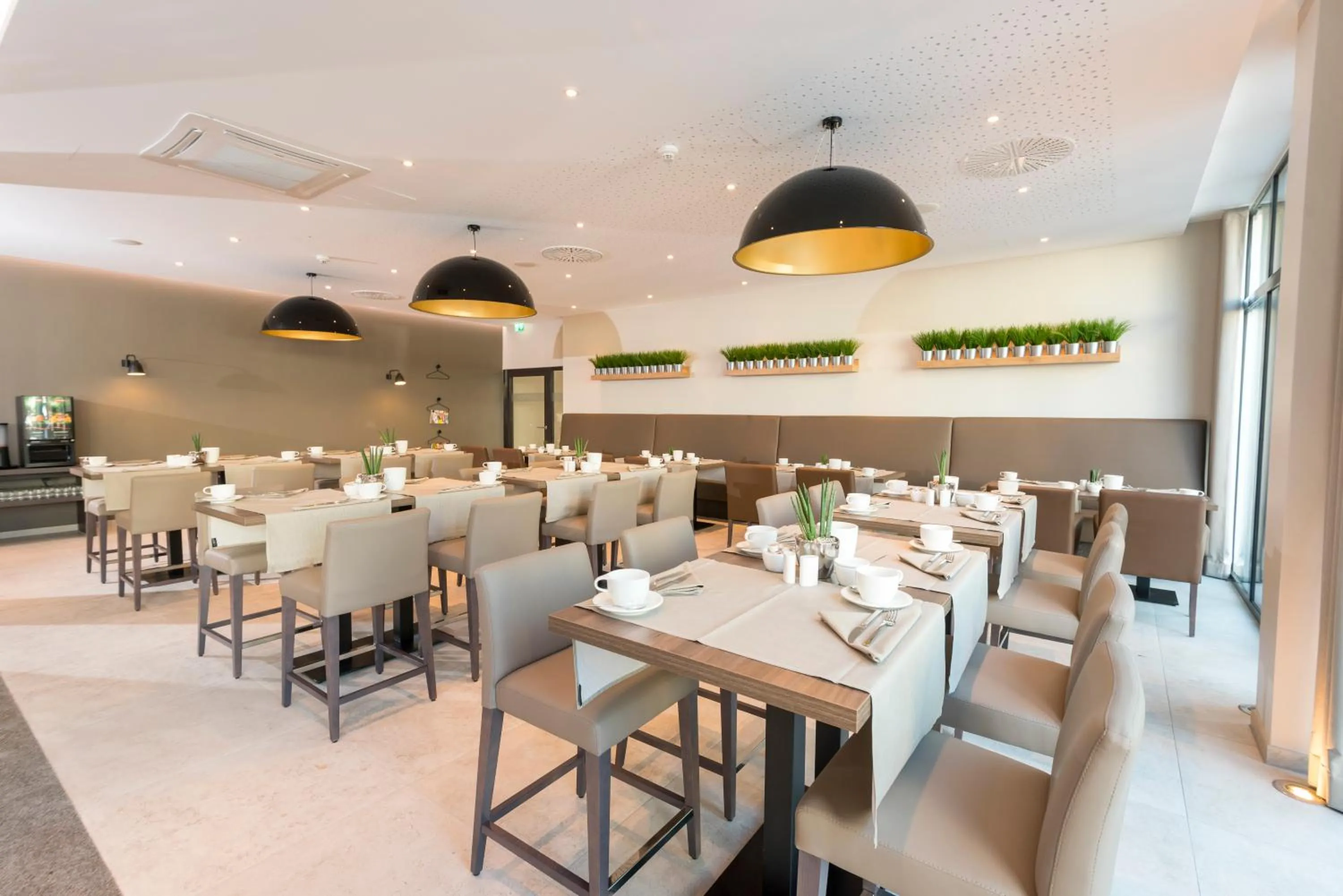 Restaurant/places to eat in Parkhotel Lingen by Hackmann