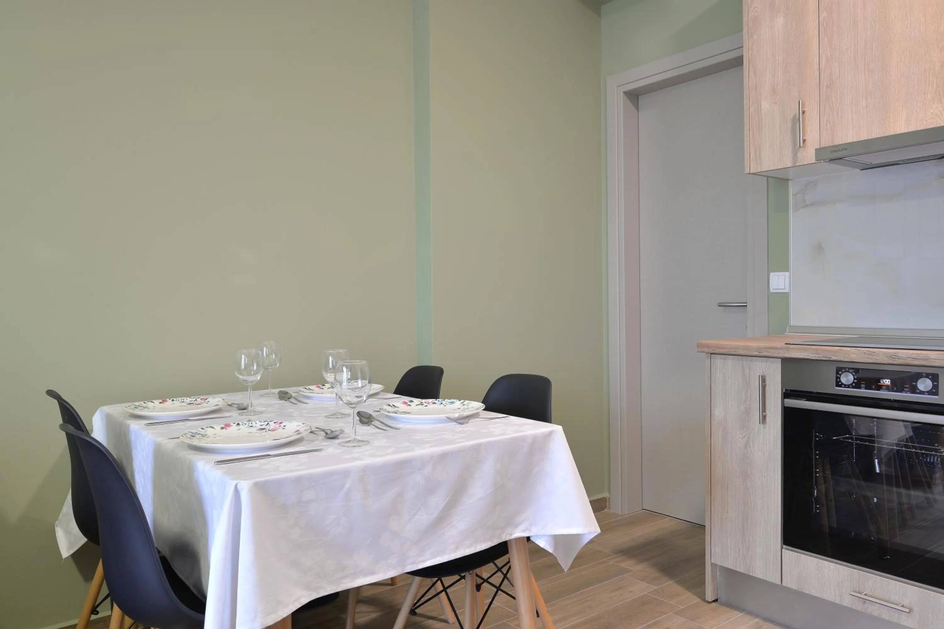 Dining area in Niel Holiday Apartments, Panel Hospitality Homes & Villas