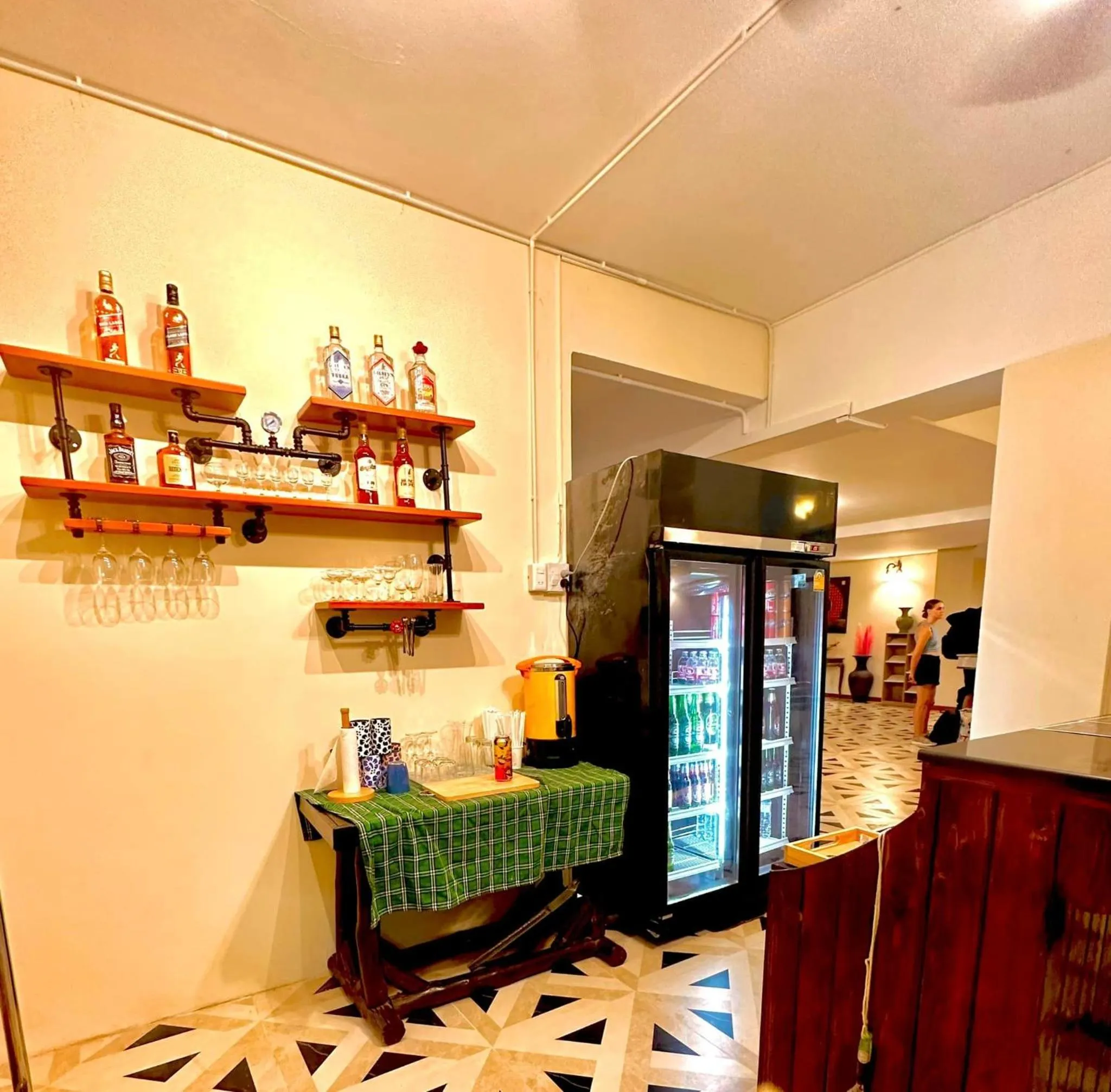 Restaurant/places to eat in Hillside Resort