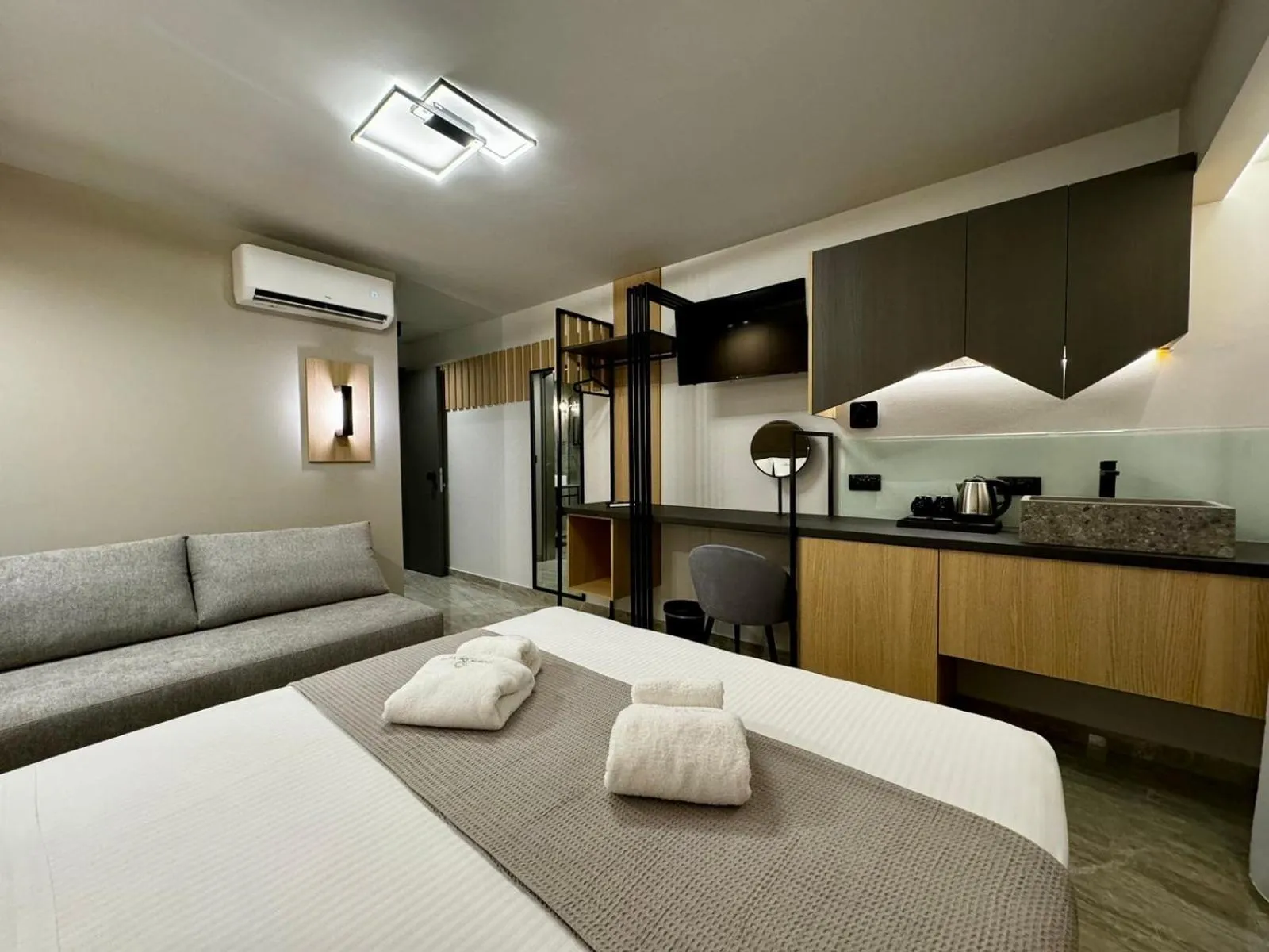 Photo of the whole room, Bed in Costa De Luxe Suites