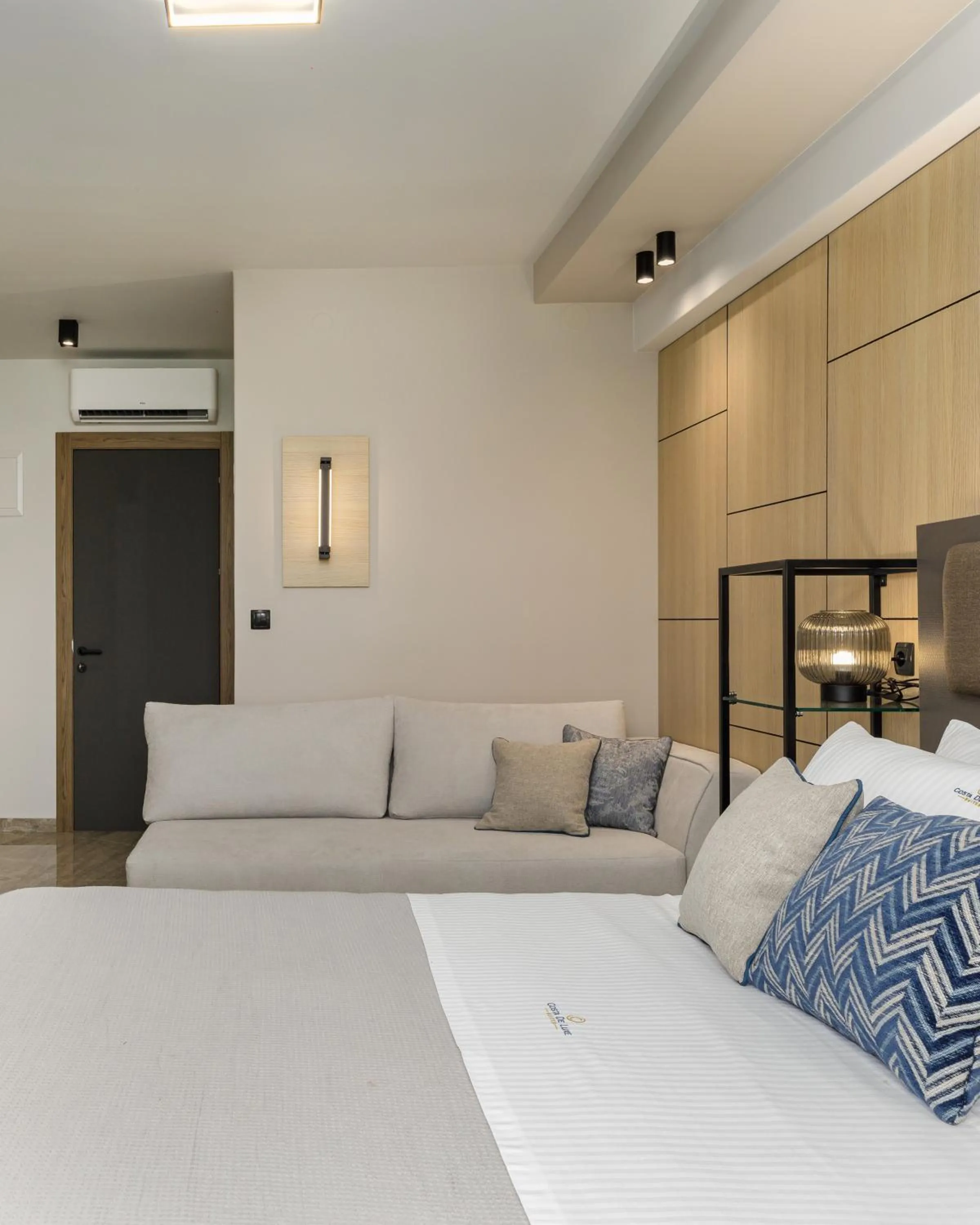 Photo of the whole room, Bed in Costa De Luxe Suites