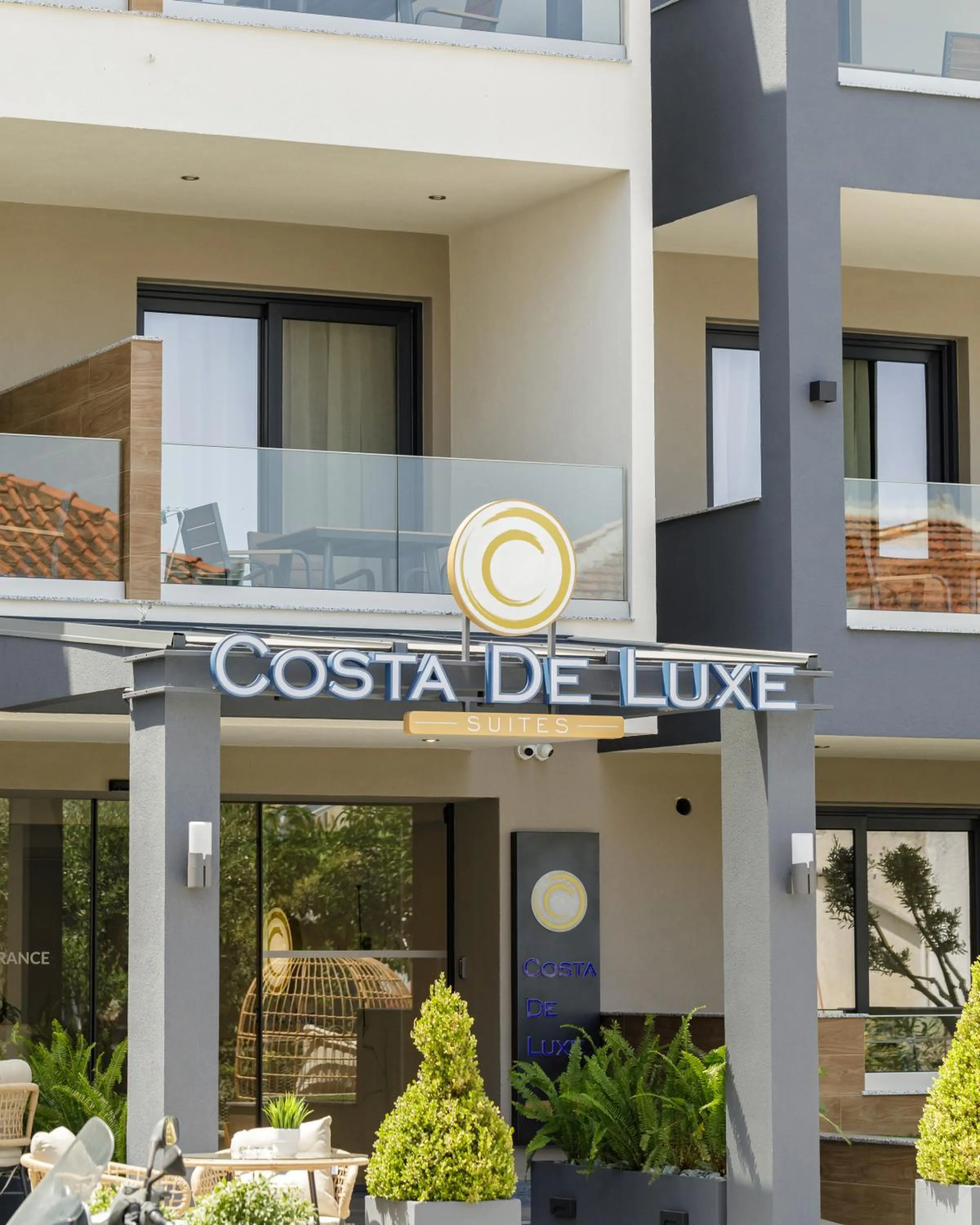 Facade/entrance in Costa De Luxe Suites