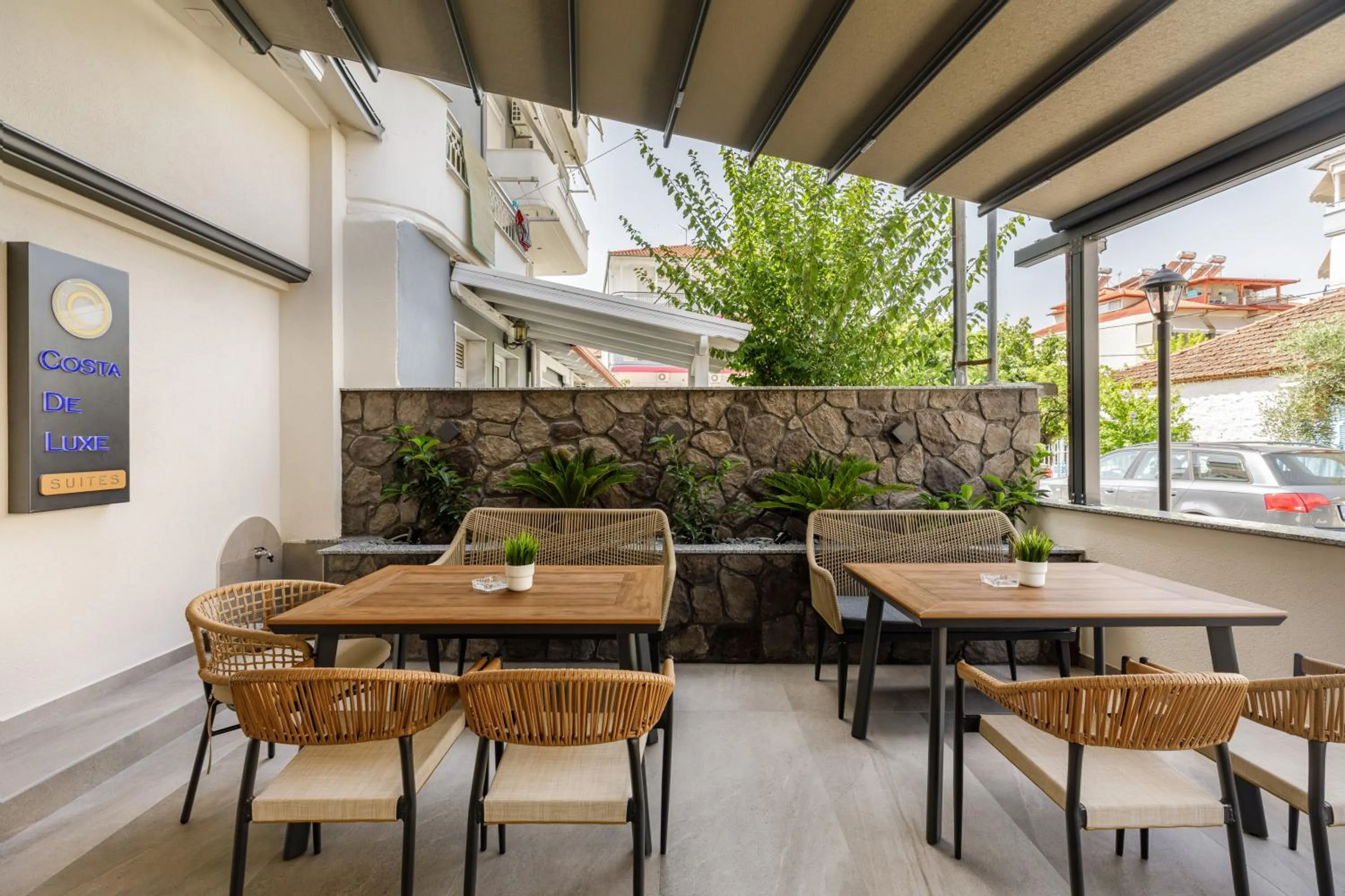 Restaurant/places to eat in Costa De Luxe Suites