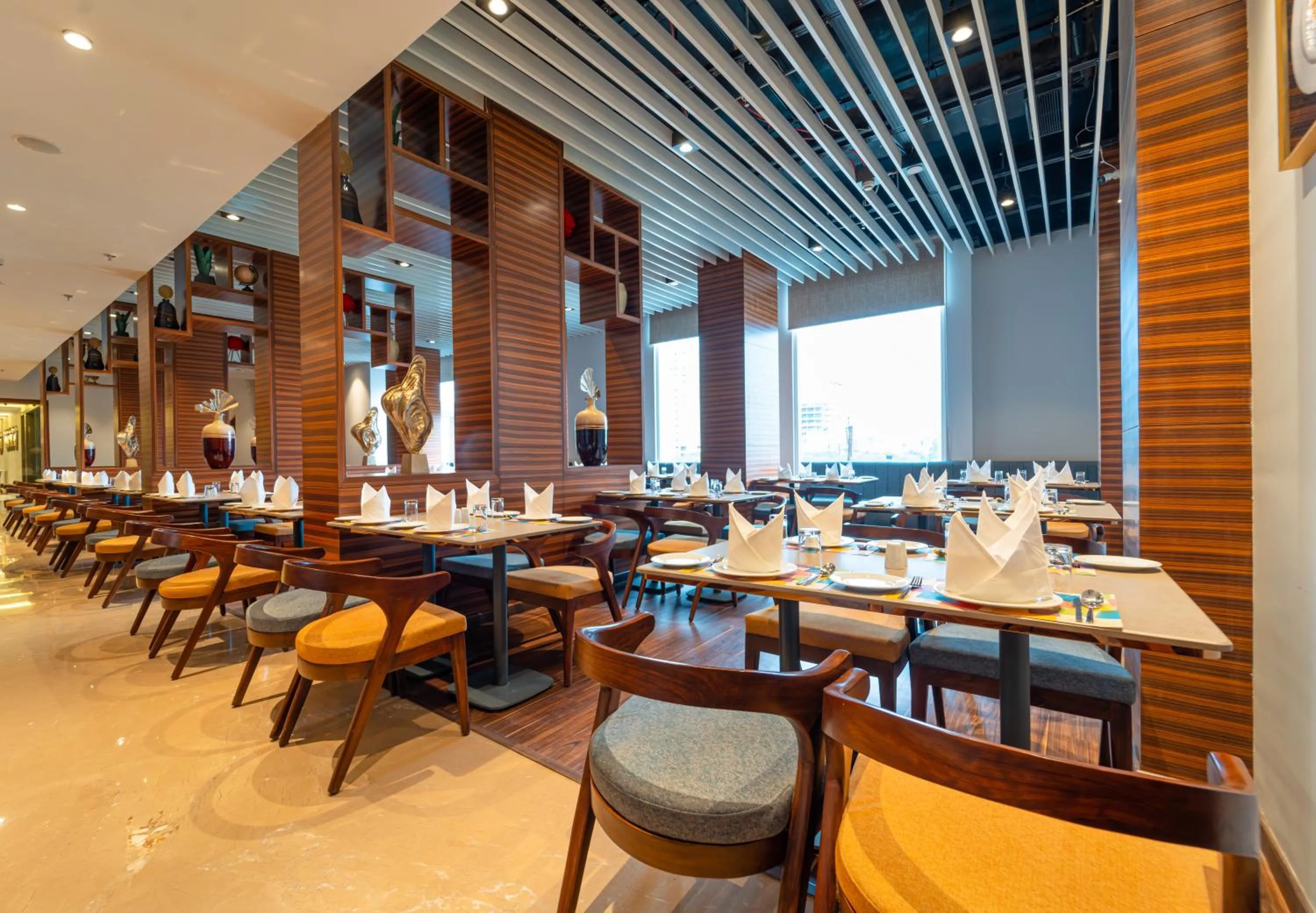 Restaurant/places to eat in Effotel By Sayaji Bhopal